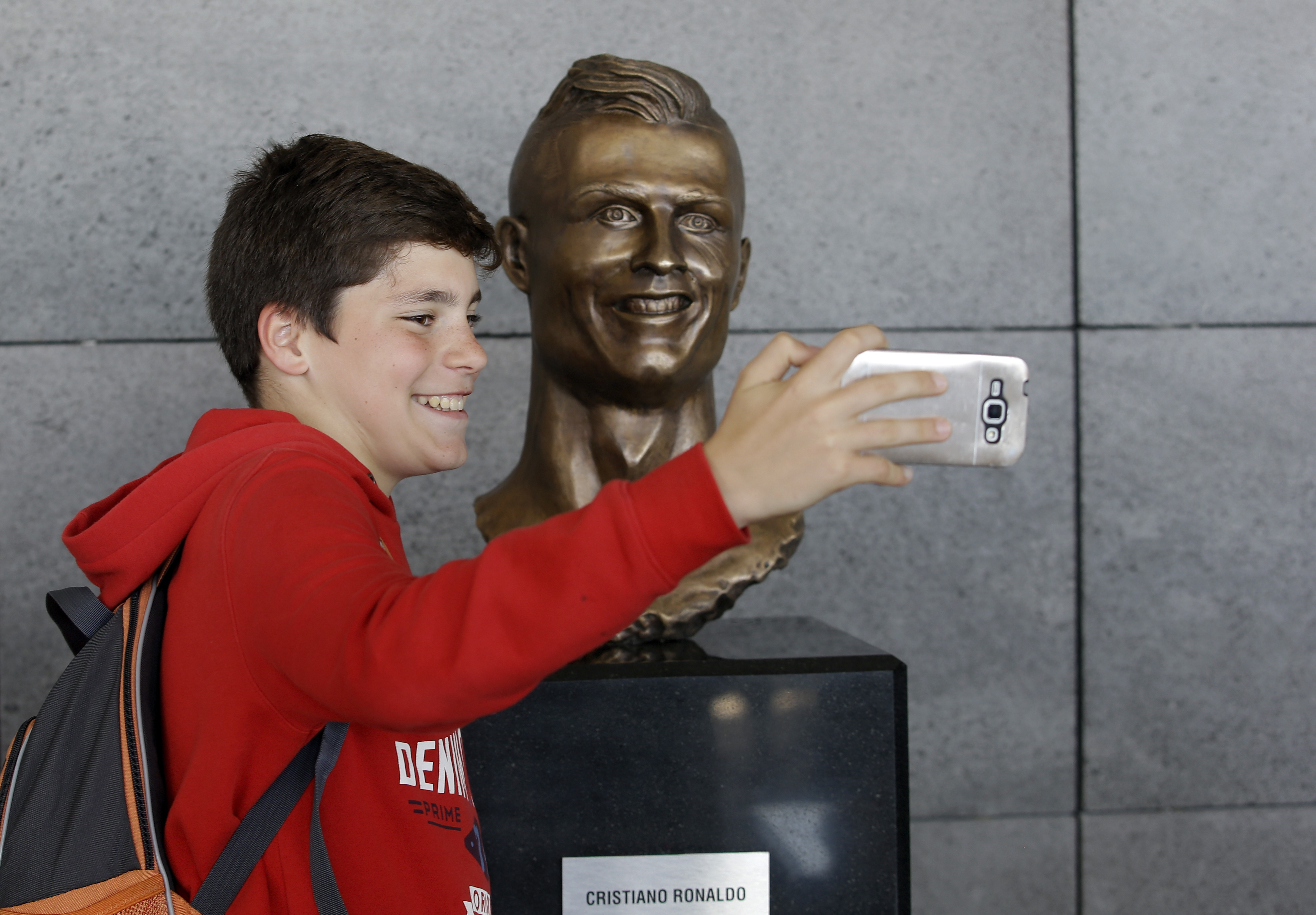 Odd-looking Ronaldo bust steals the show at airport ceremony