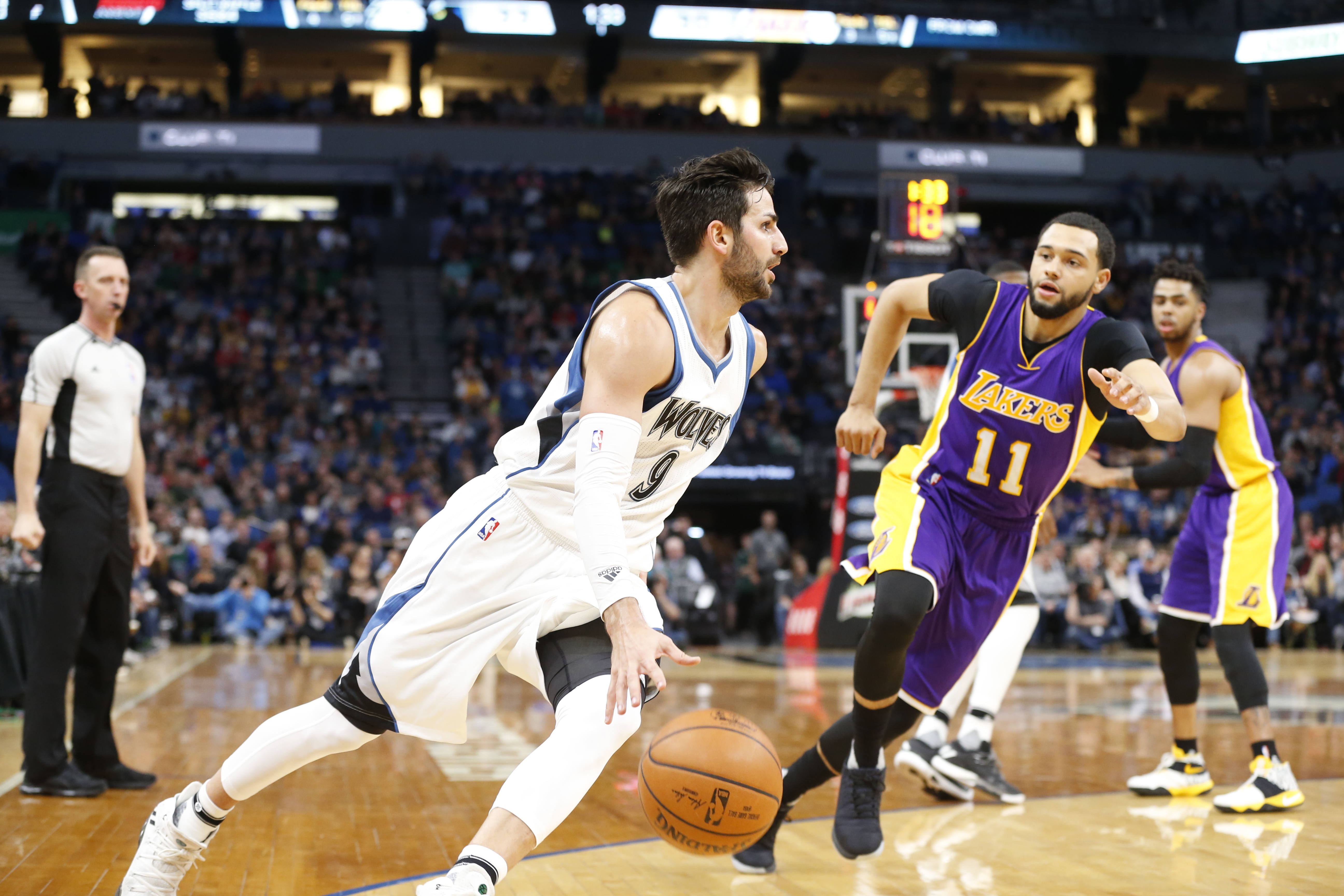 Rubio scores career-high 33 as Wolves beat Lakers 119-104
