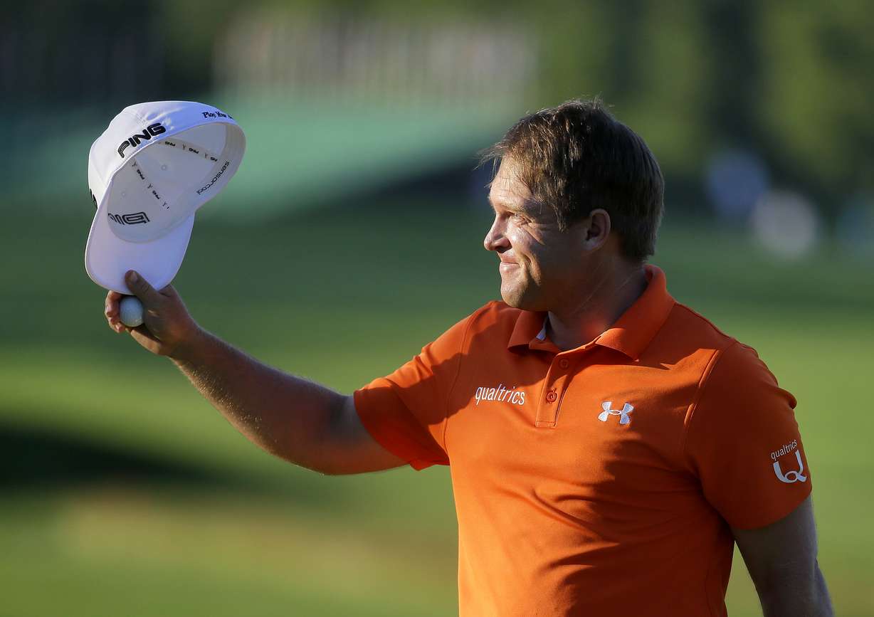 Daniel Summerhays waves on the 18th hole during the rain delayed second round of the U.S. Open golf championship at Oakmont Country Club on Friday, June 17, 2016, in Oakmont, Pa. (AP Photo/John Minchillo)
