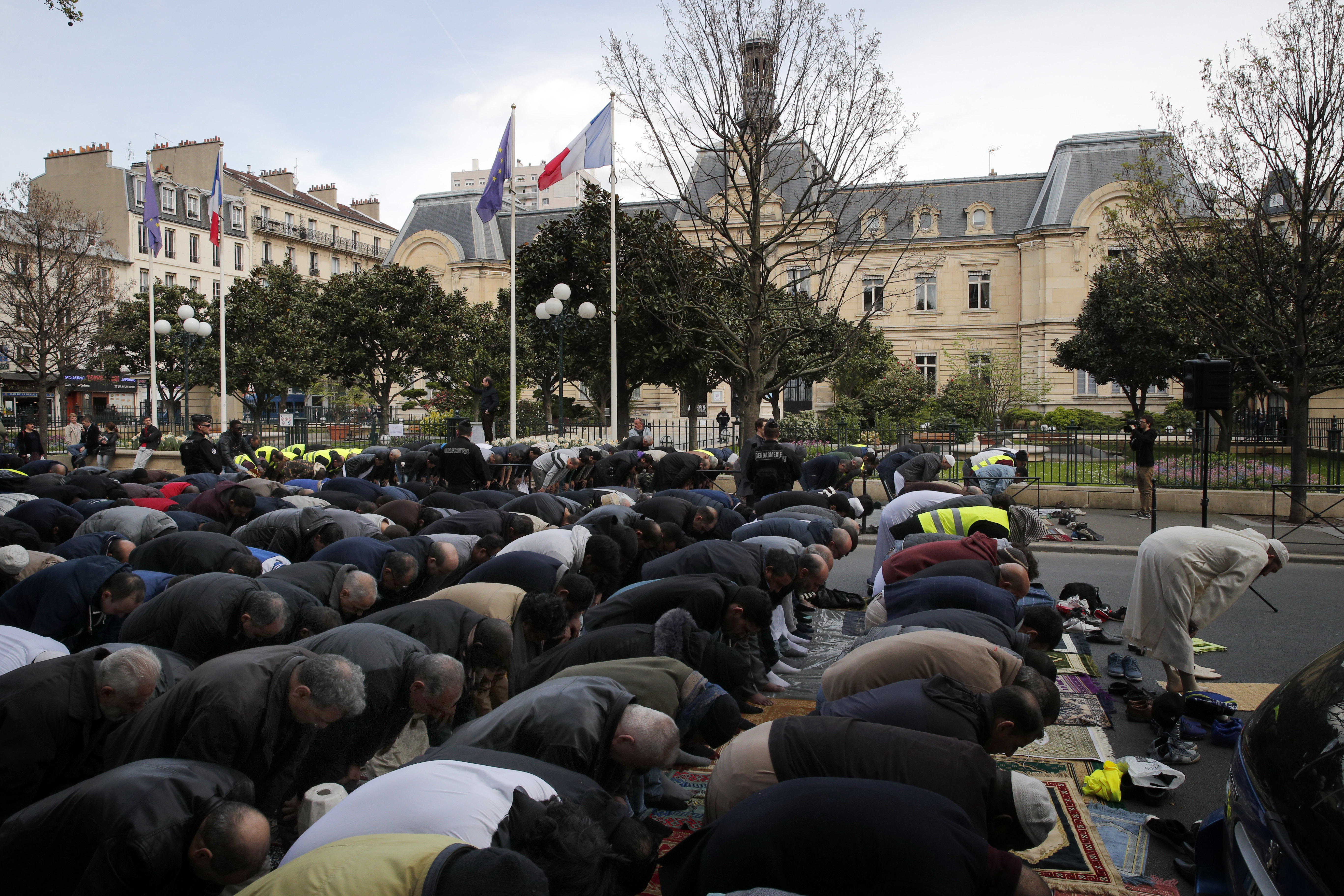 Muslims protest with street prayer in Paris suburb