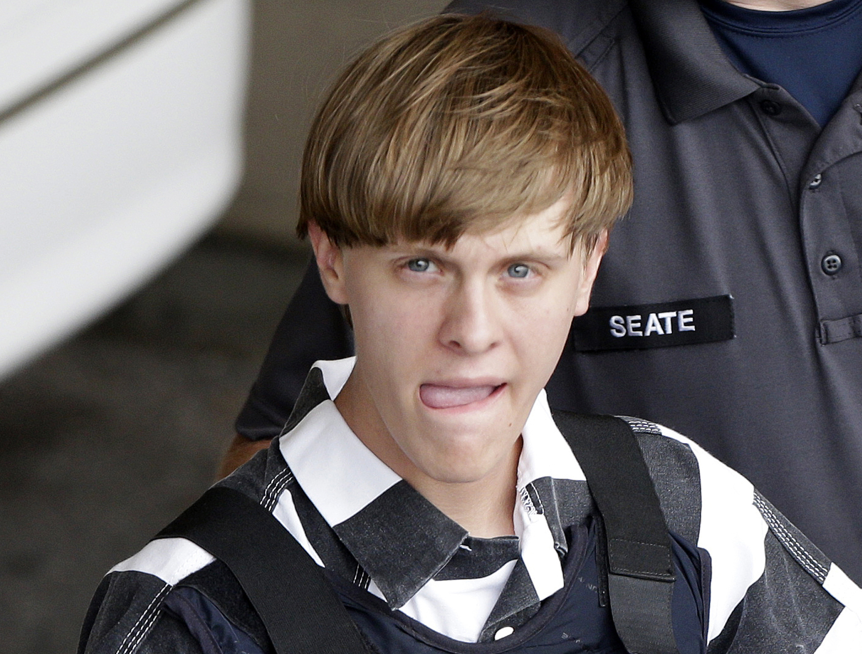 Deal transfers Charleston church shooter to federal custody