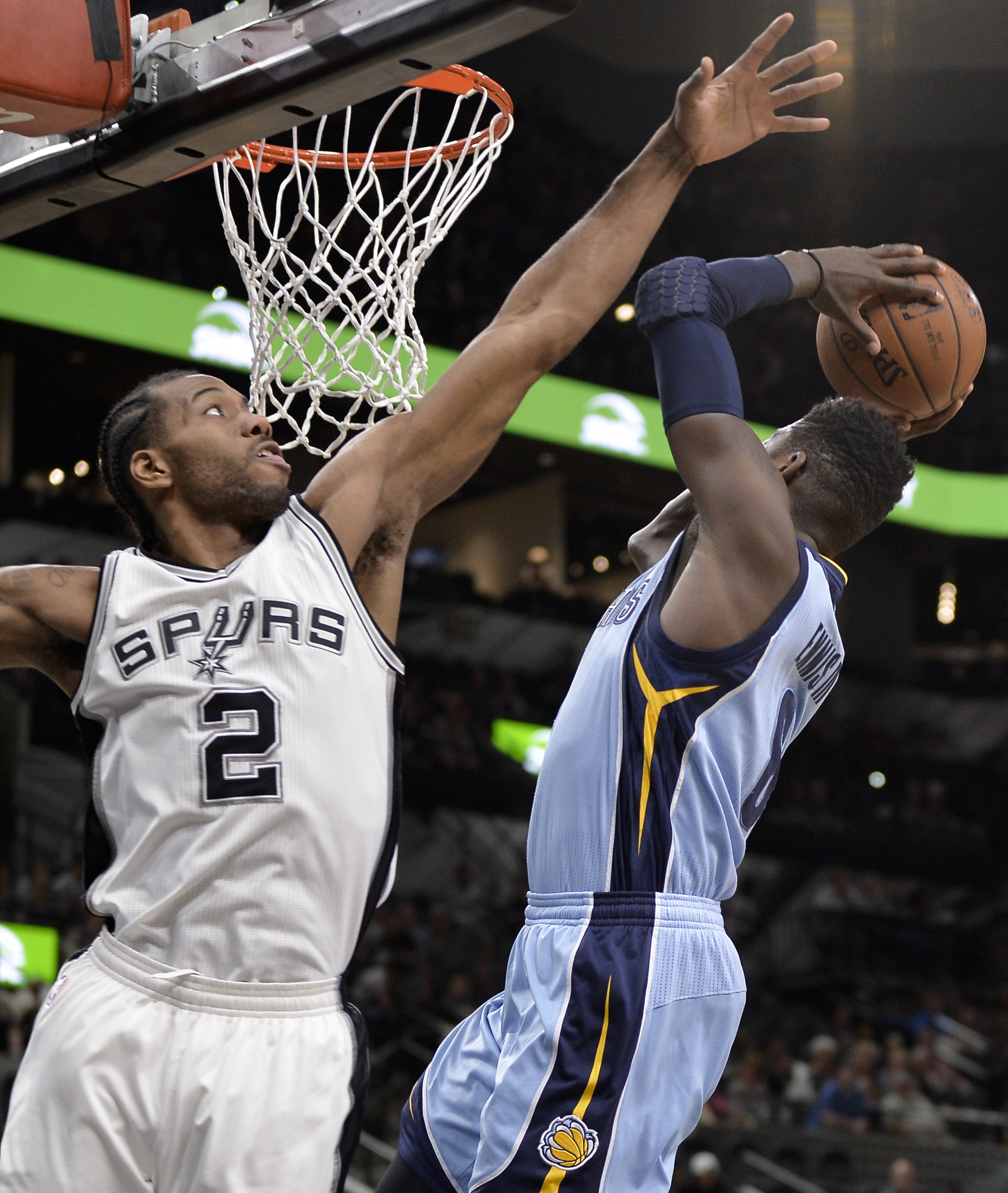 Spurs rally late, beat Grizzlies 95-89 in overtime