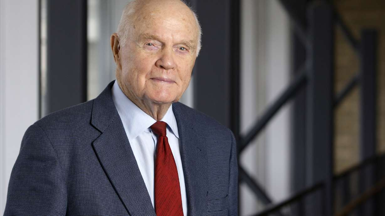 Astronaut John Glenn to be interred at Arlington Cemetery