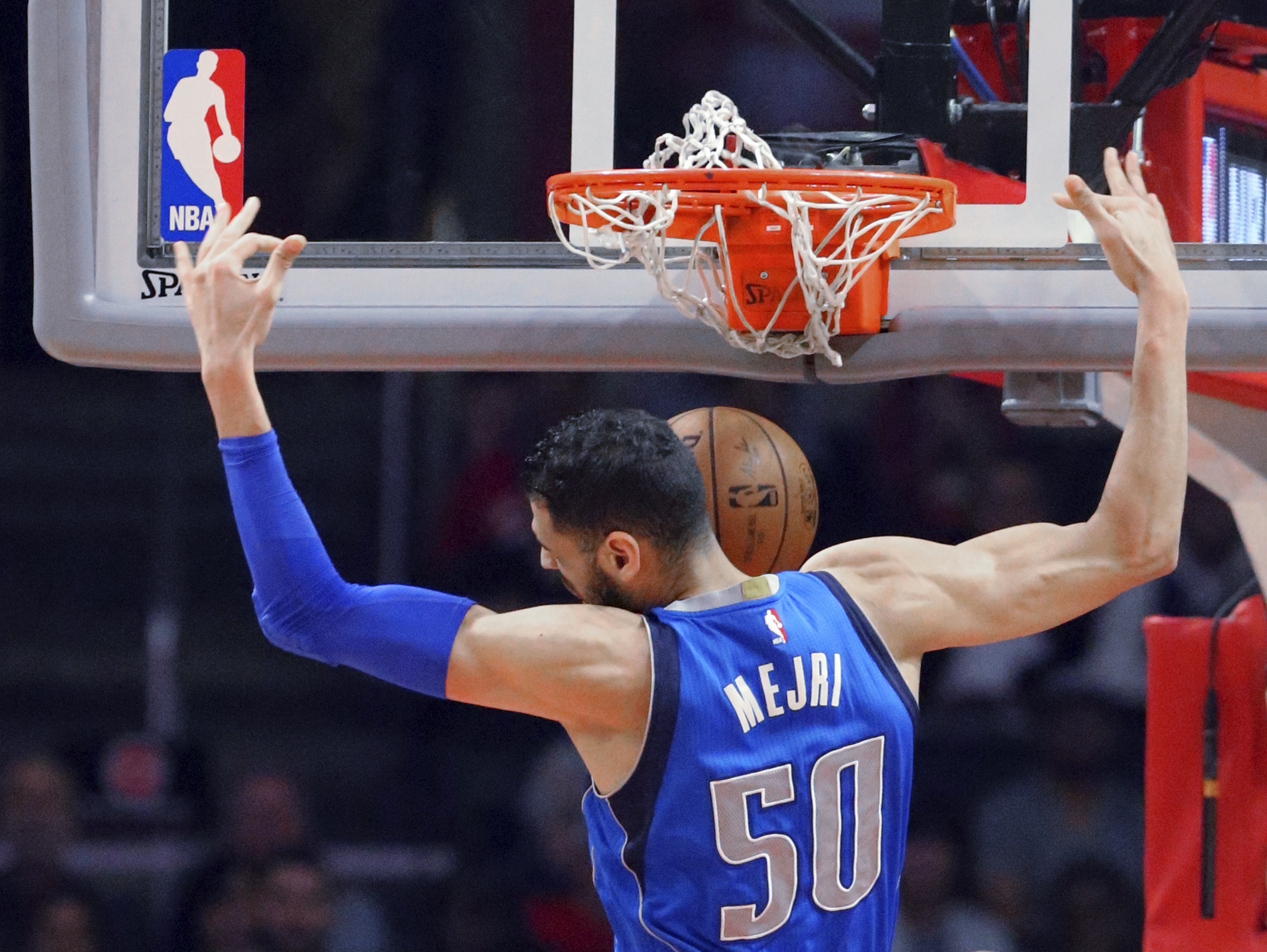 Clippers beat Mavs 112-101 behind 32 by Griffin