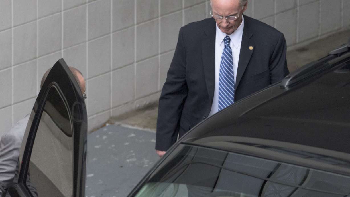 Ethics panel sends Alabama governor's case to prosecutors