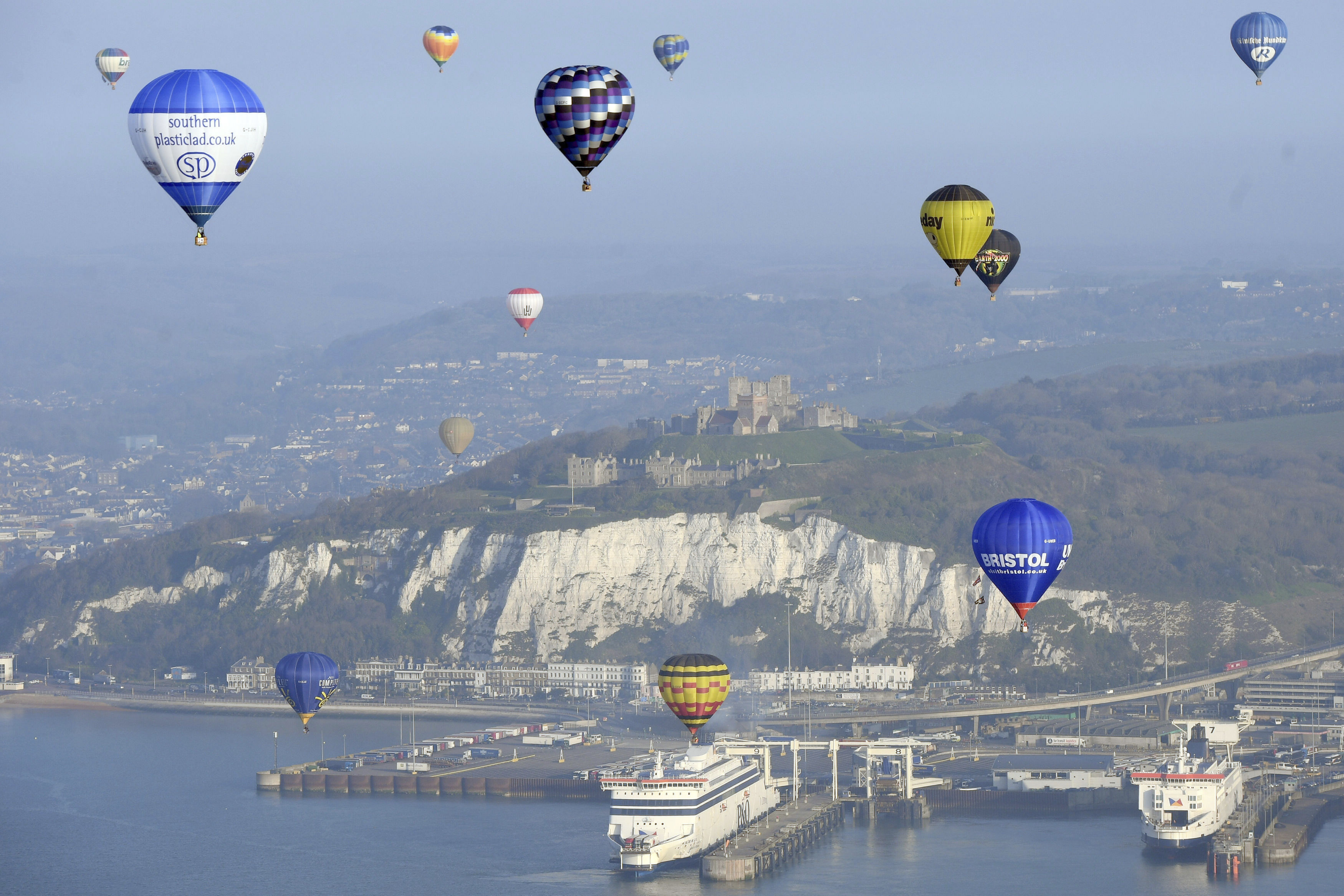 Hot-air balloons cross Channel in colorful record attempt
