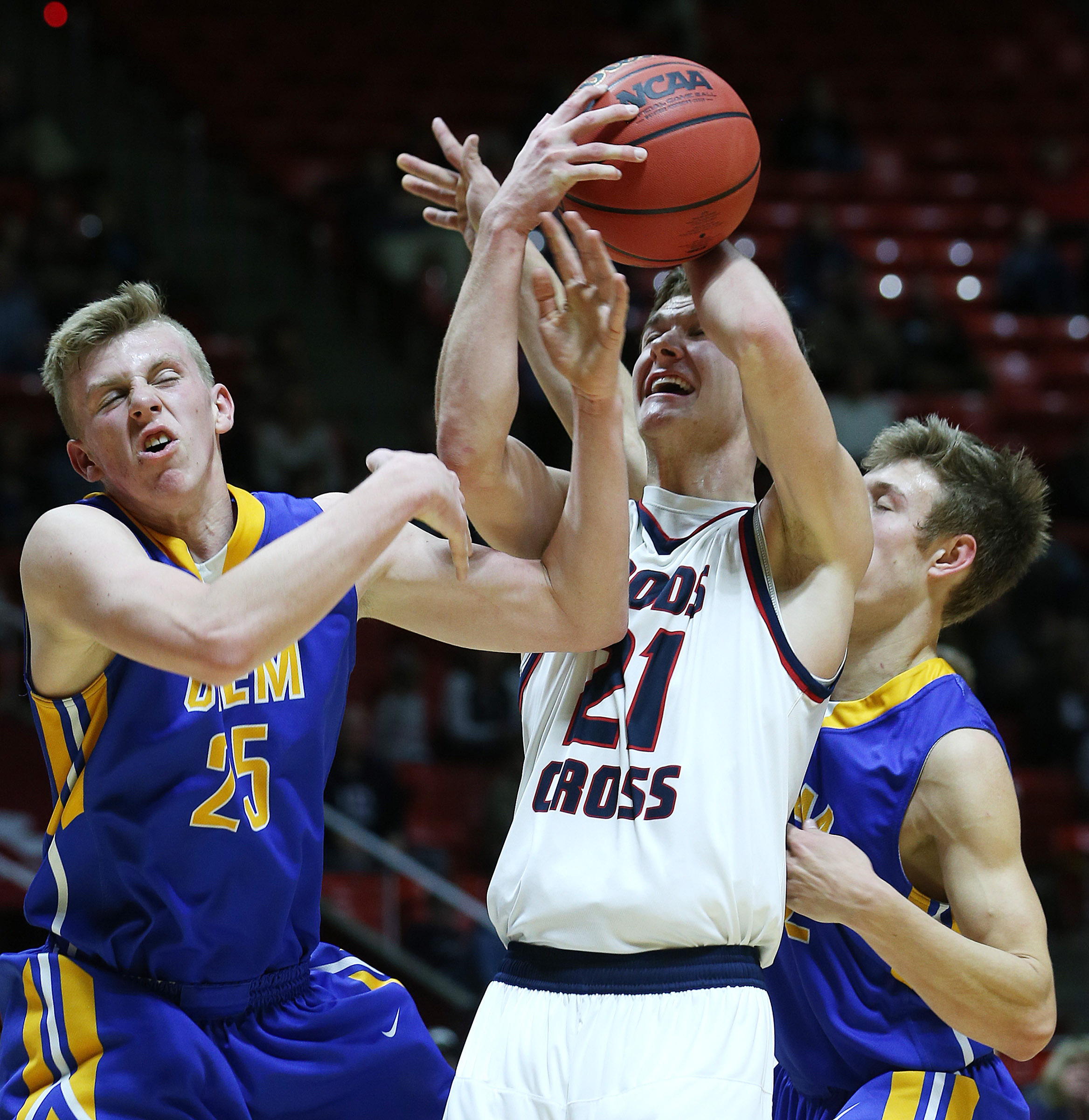 Orem's Isaac Richards and Woods Cross's Trevin Knell battle for the ball as they play in 4A first round boys basketball action in the Huntsman Center at the University of Utah on Tuesday, Feb. 28, 2017. (Photo: Scott G Winterton, KSL)