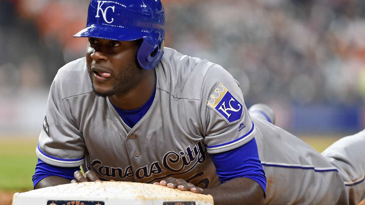Vargas gets first win since '15, Royals beat Astros