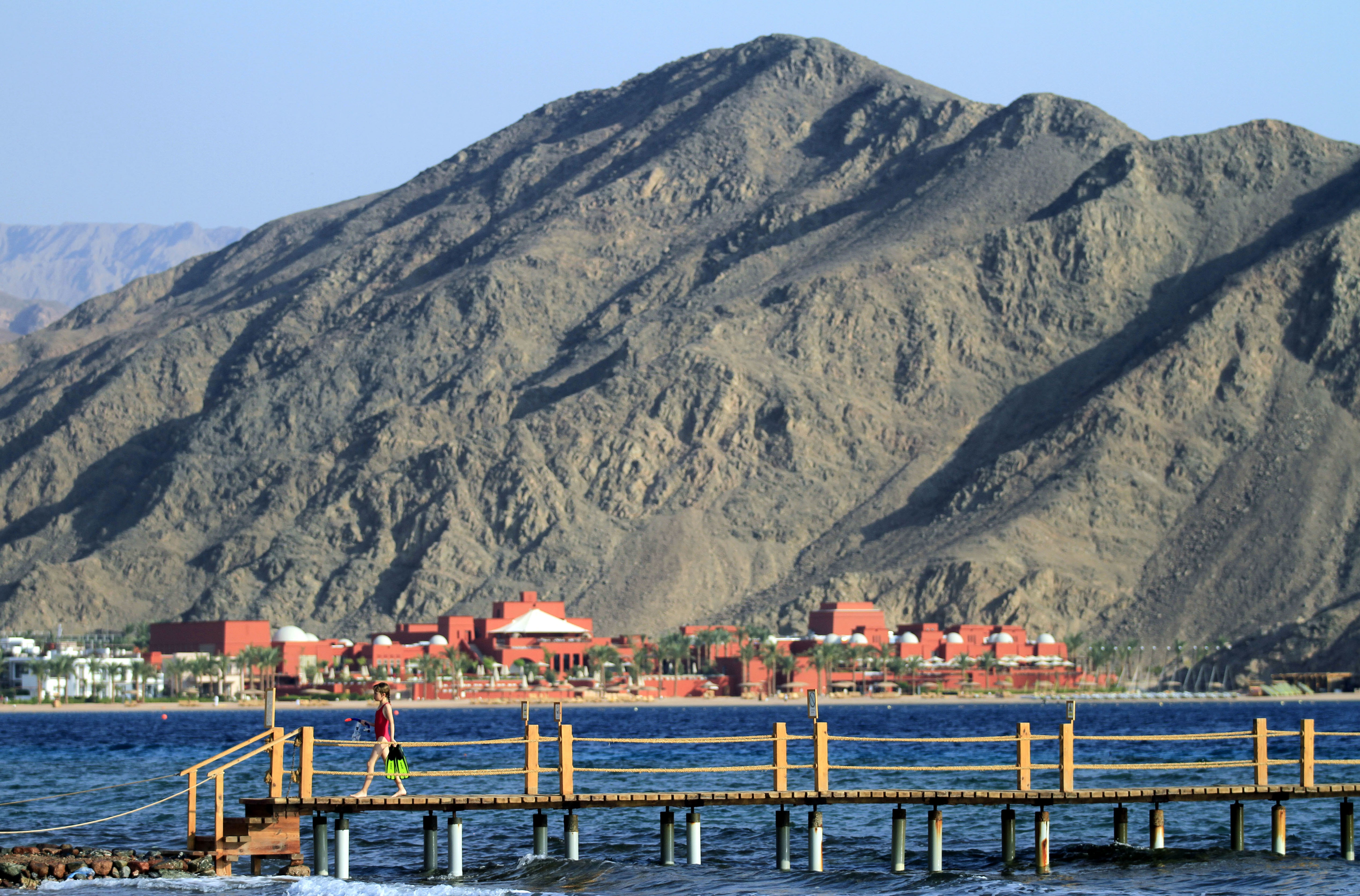 Israel shuts Egypt border after terror warning Passover eve