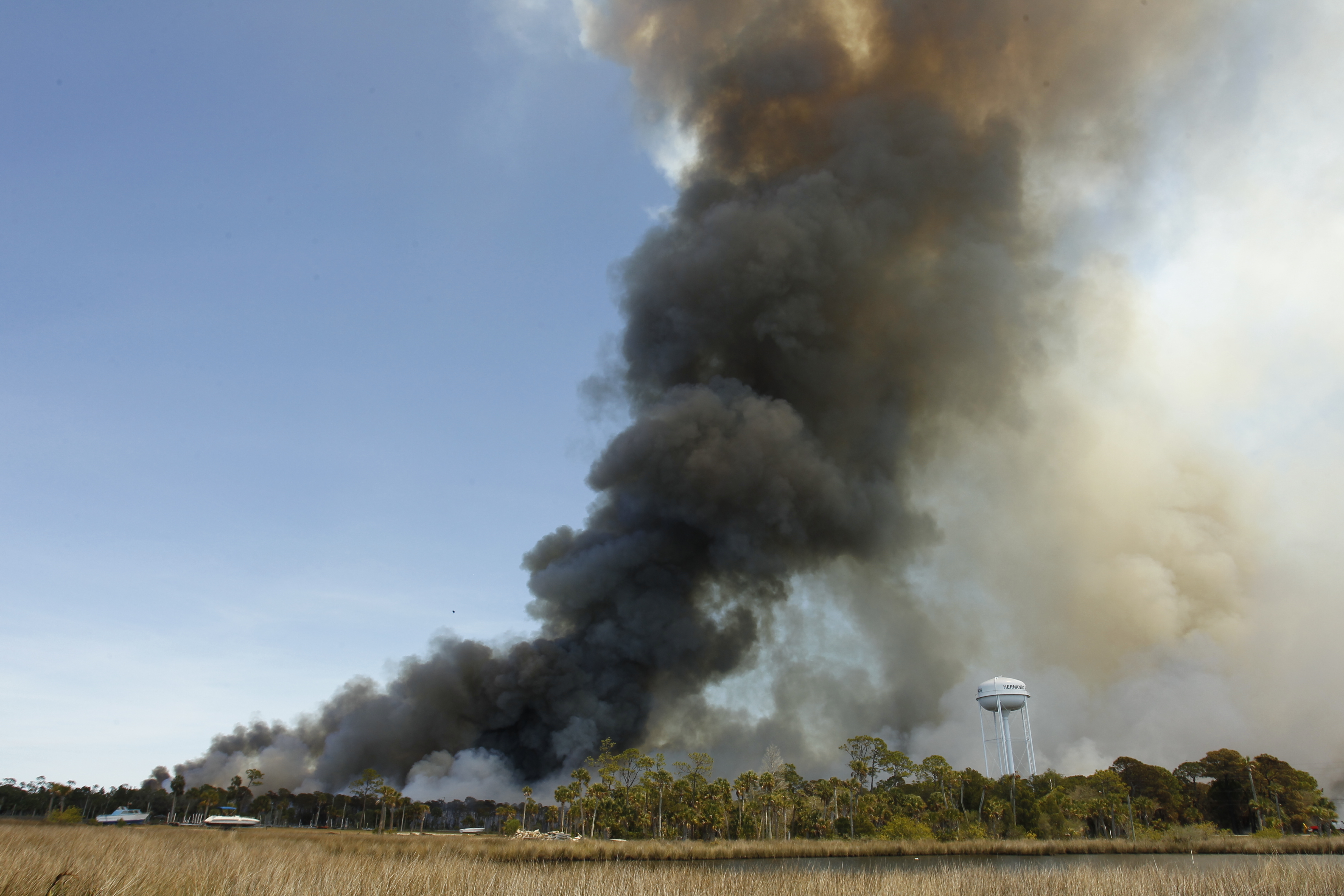 Wildfires scorch parts of Florida; gov. declares emergency