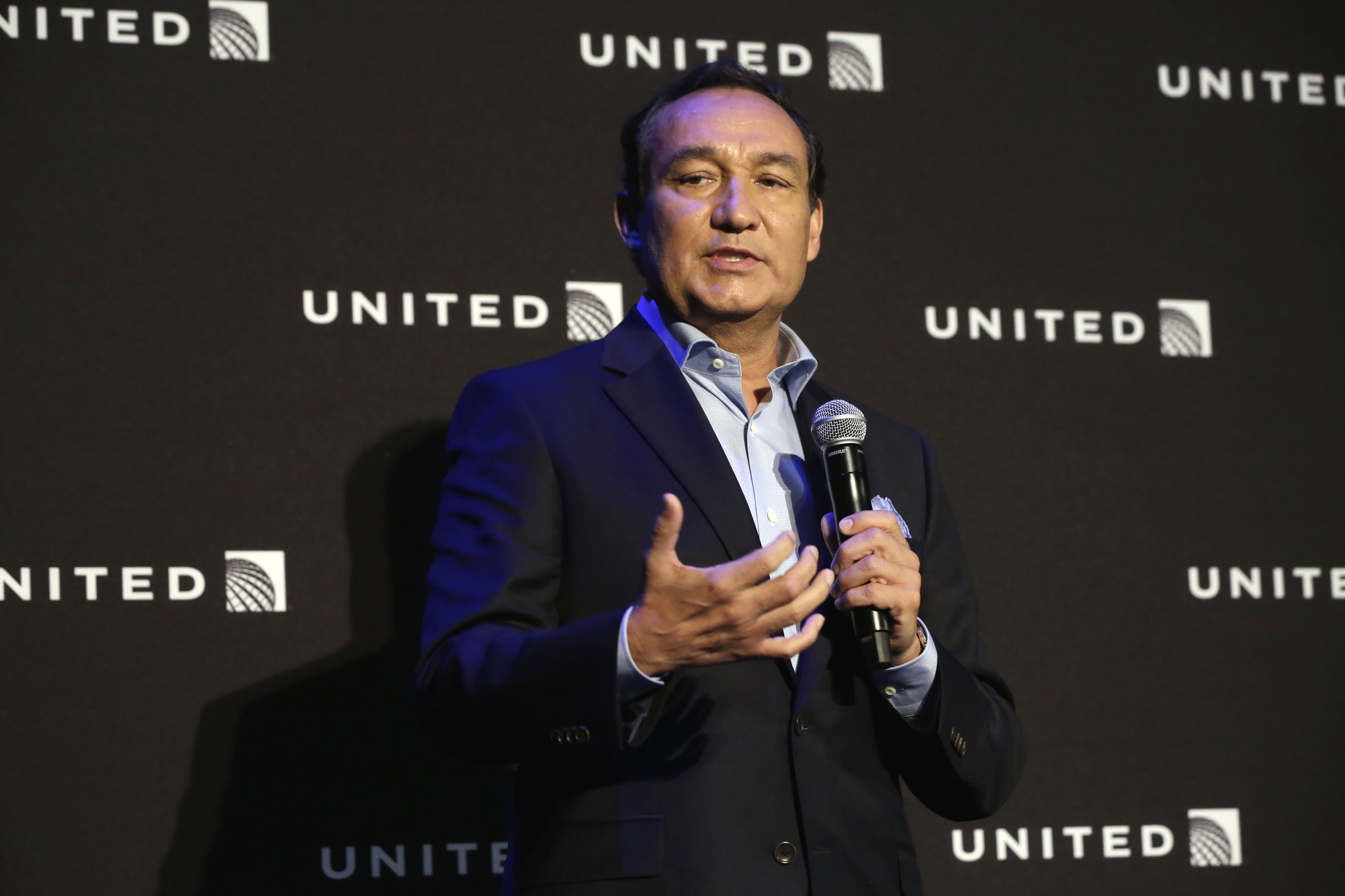 The Latest: United to pay compensation to plane passengers