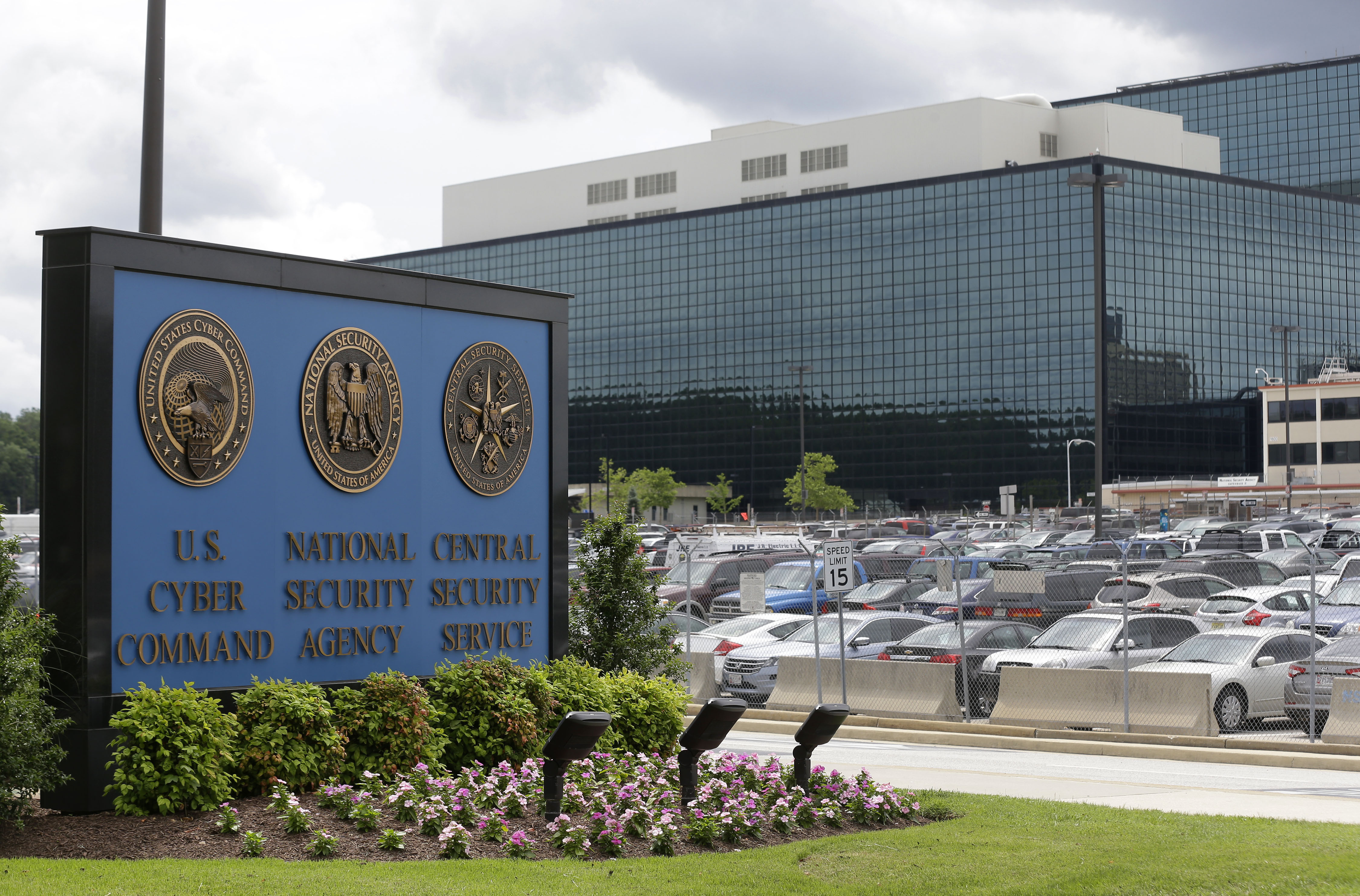 Military seeks civilians with high-tech skills to counter IS