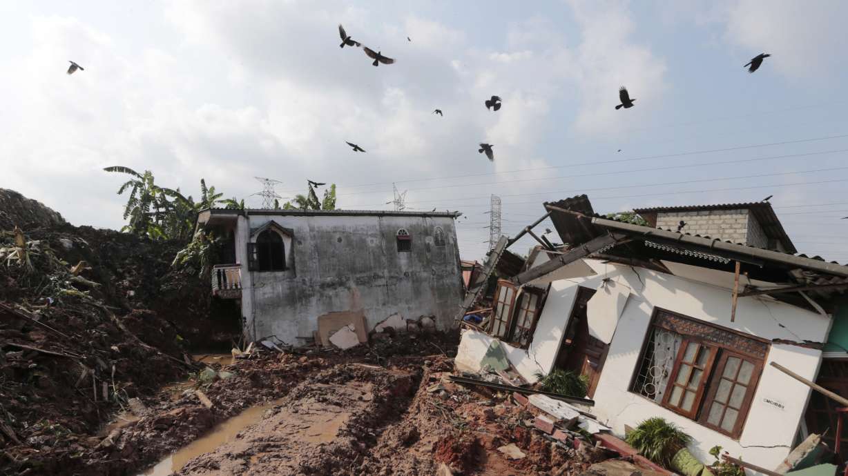 20 killed in Sri Lanka as massive mound of garbage collapses
