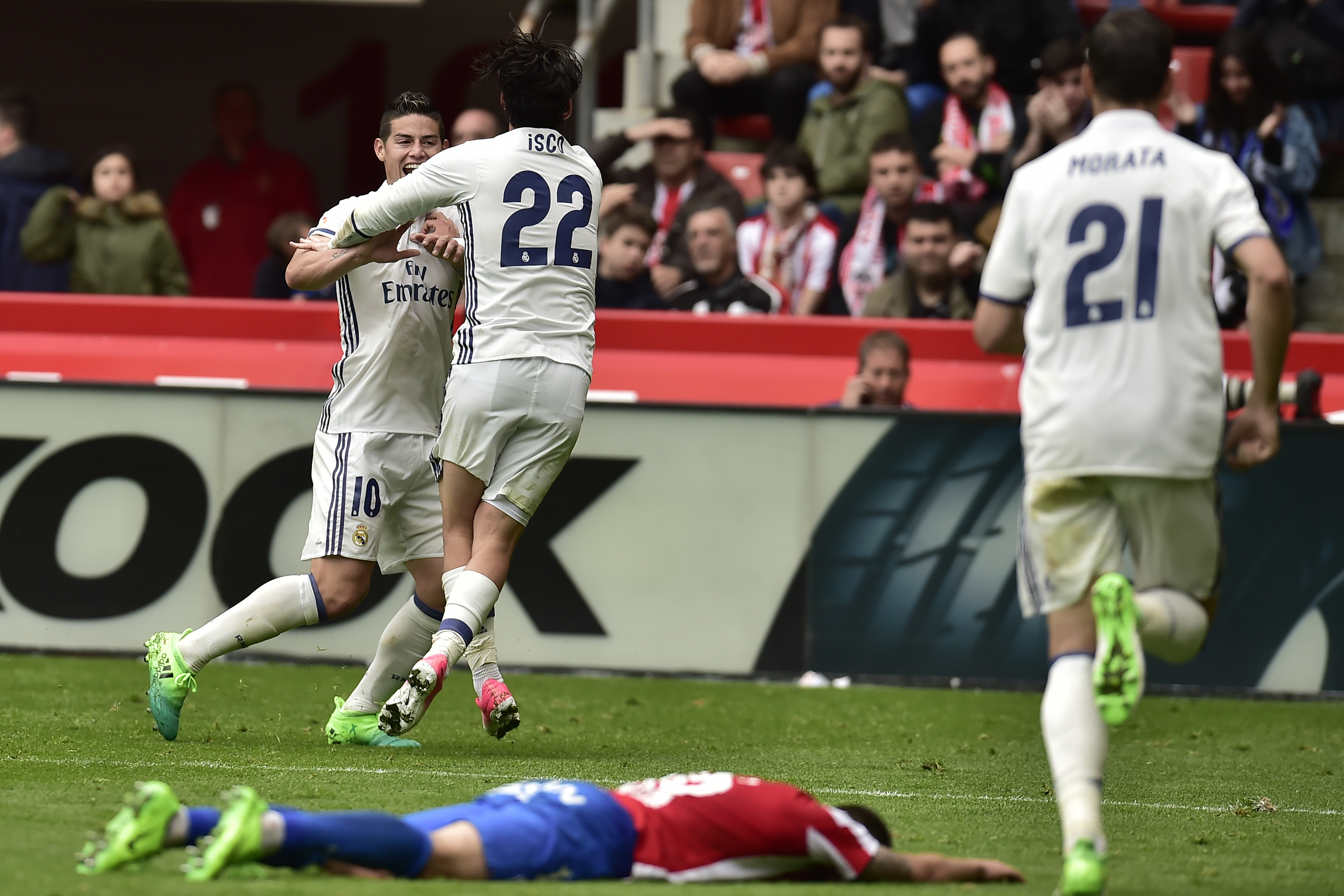 Ronaldo resting, Isco's 2 goals keeps Madrid on title track