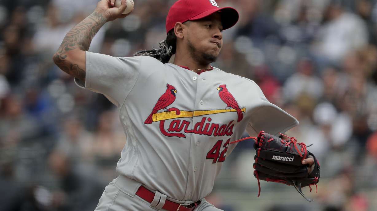 Martinez crazy wild, Yanks top Cards 3-2 for 6th win in row