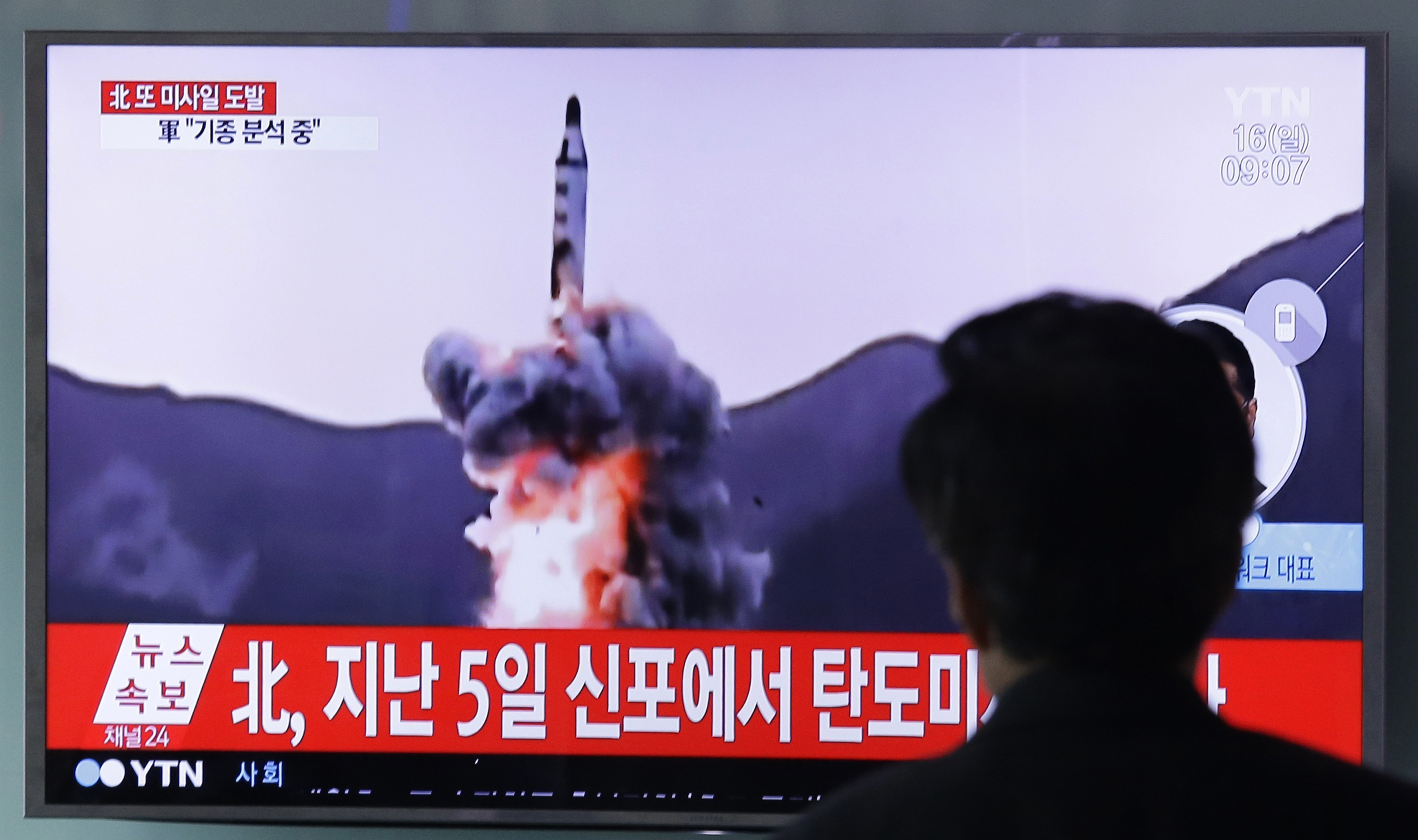 North Korean medium-range missile test fails, US says