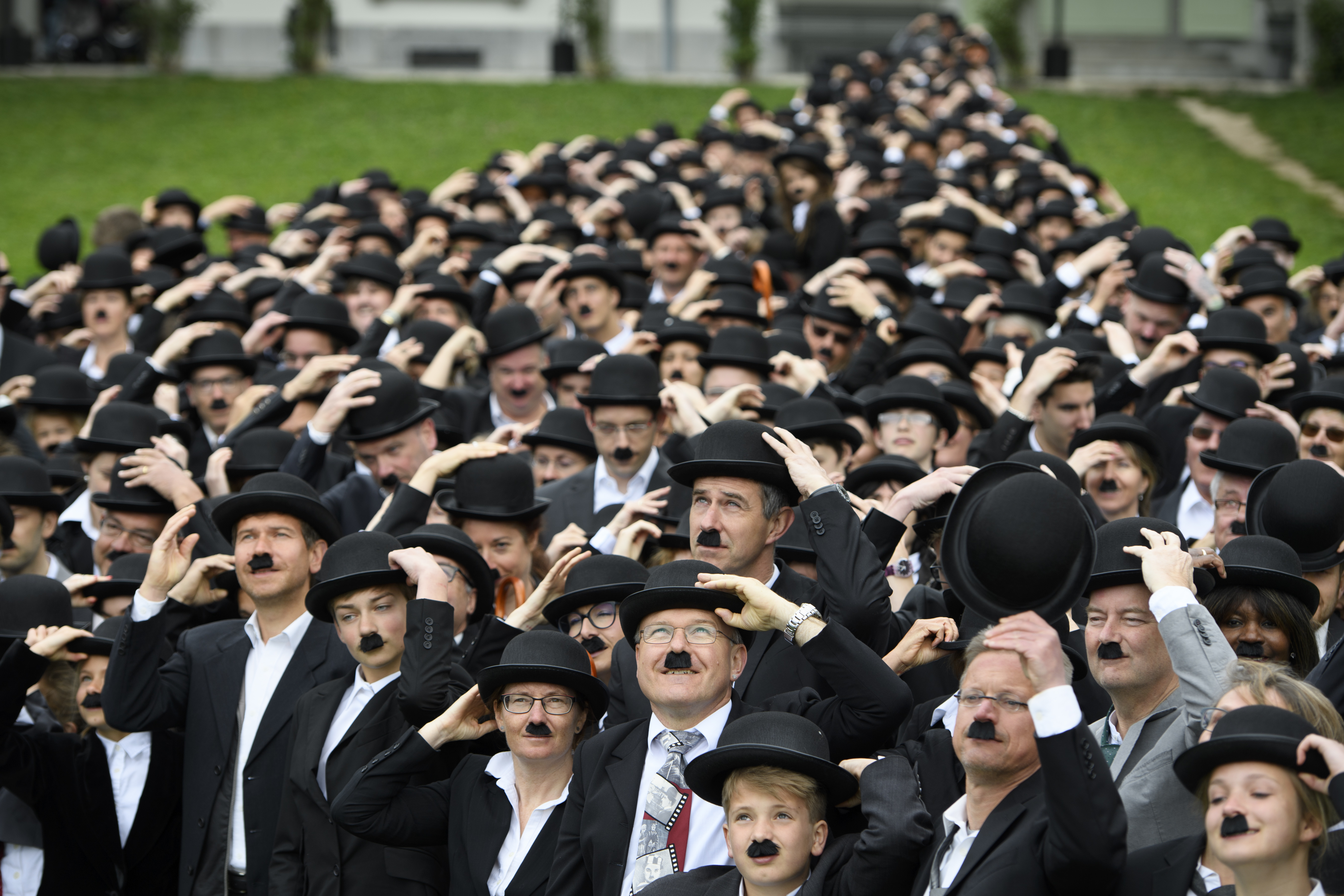 Hundreds dress up as Chaplin's 'Tramp' at star's Swiss home