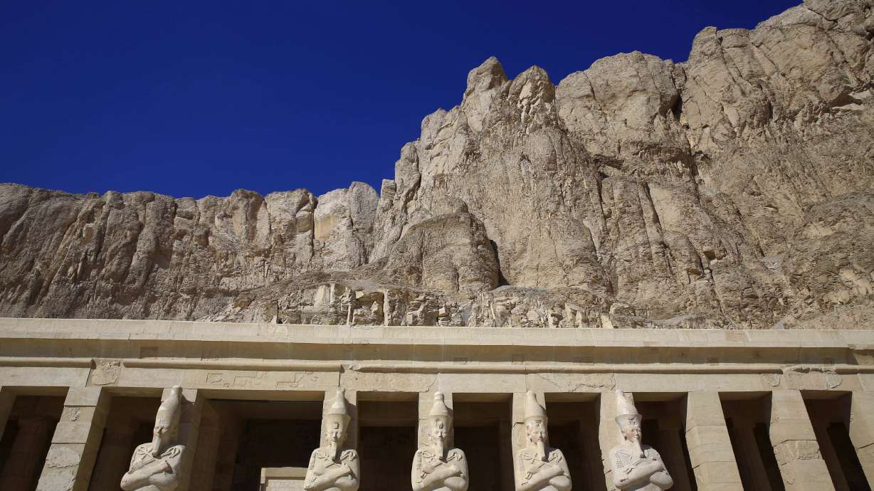 Archaeologists find 1K statues in tomb in Egypt's Luxor