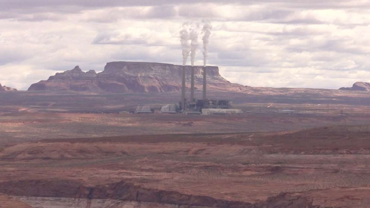 Navajo considers buying coal-fired power plant on its land