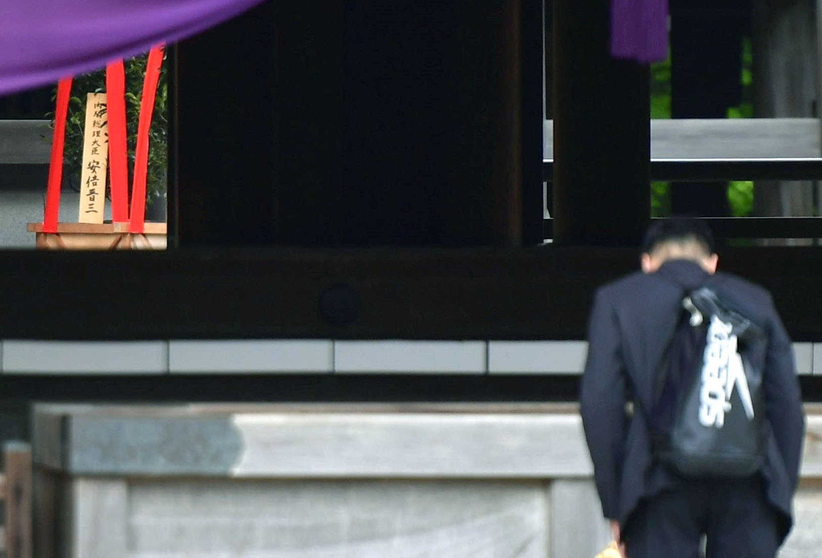 Abe sends offering to shrine honoring Japan's war dead