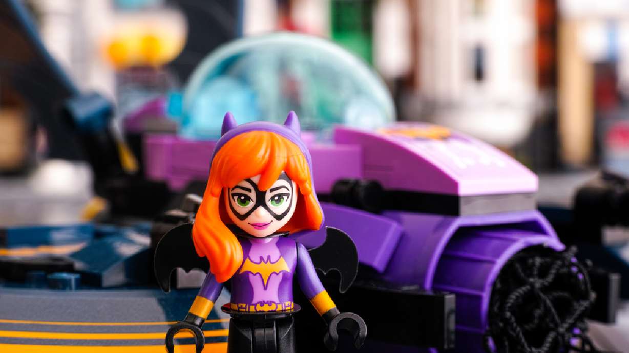 6 actresses who should play Batgirl
