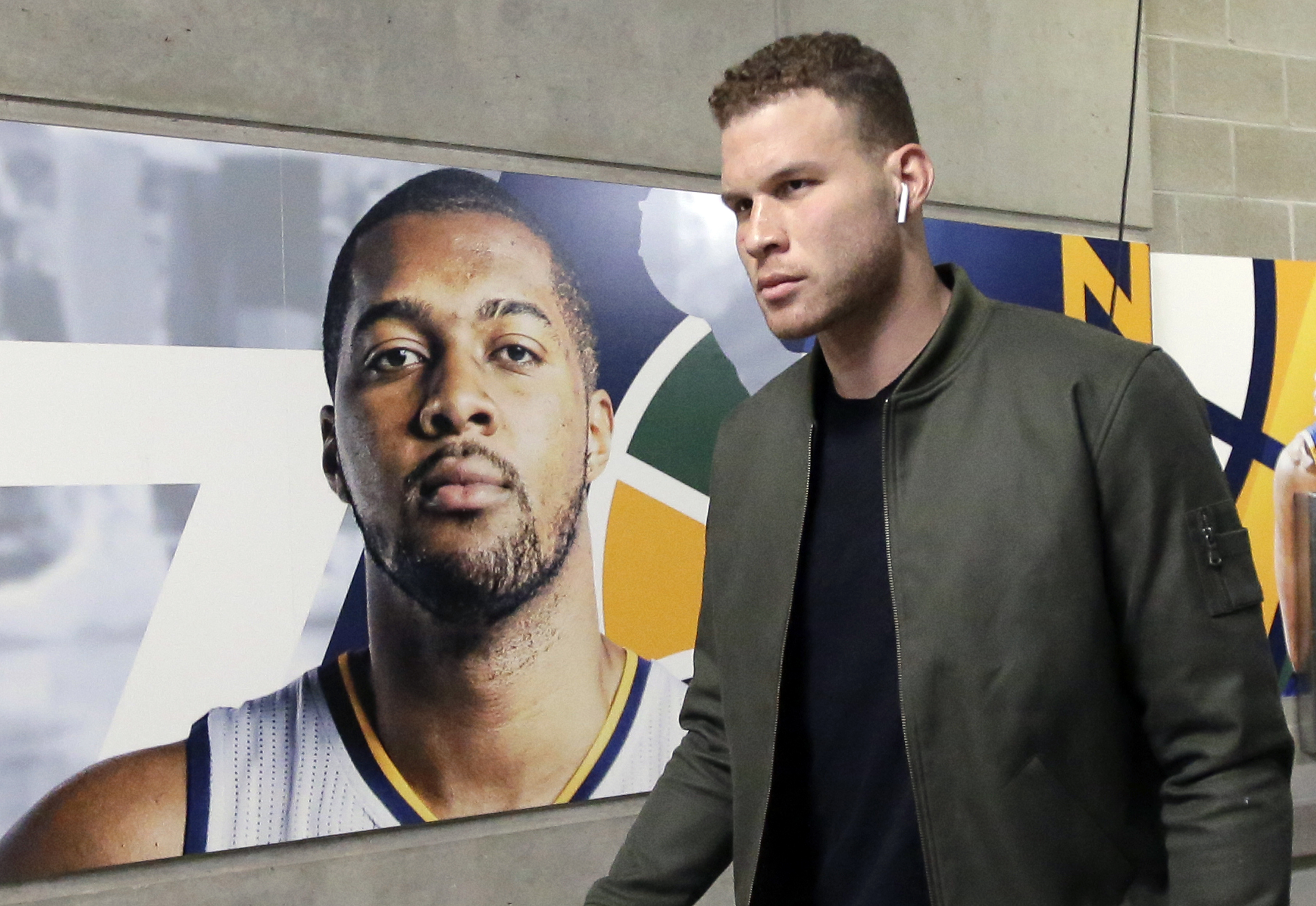 Blake Griffin leaves Game 3 with bruised right big toe