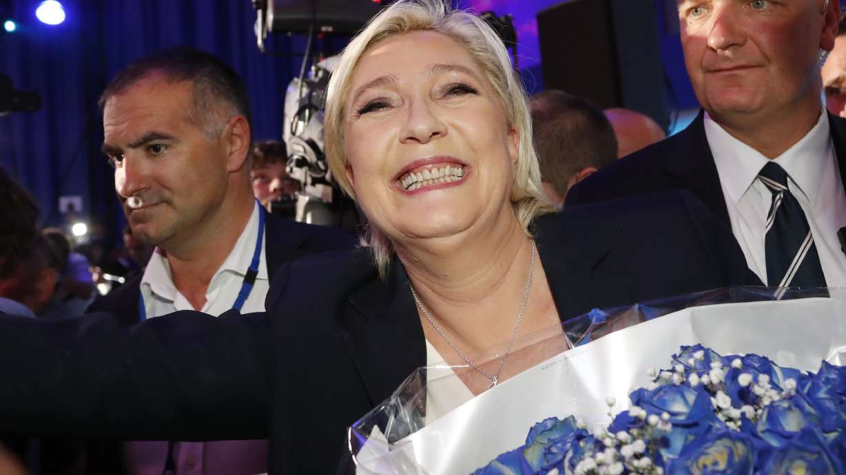 French vote for Macron, Le Pen shuts out mainstream politics