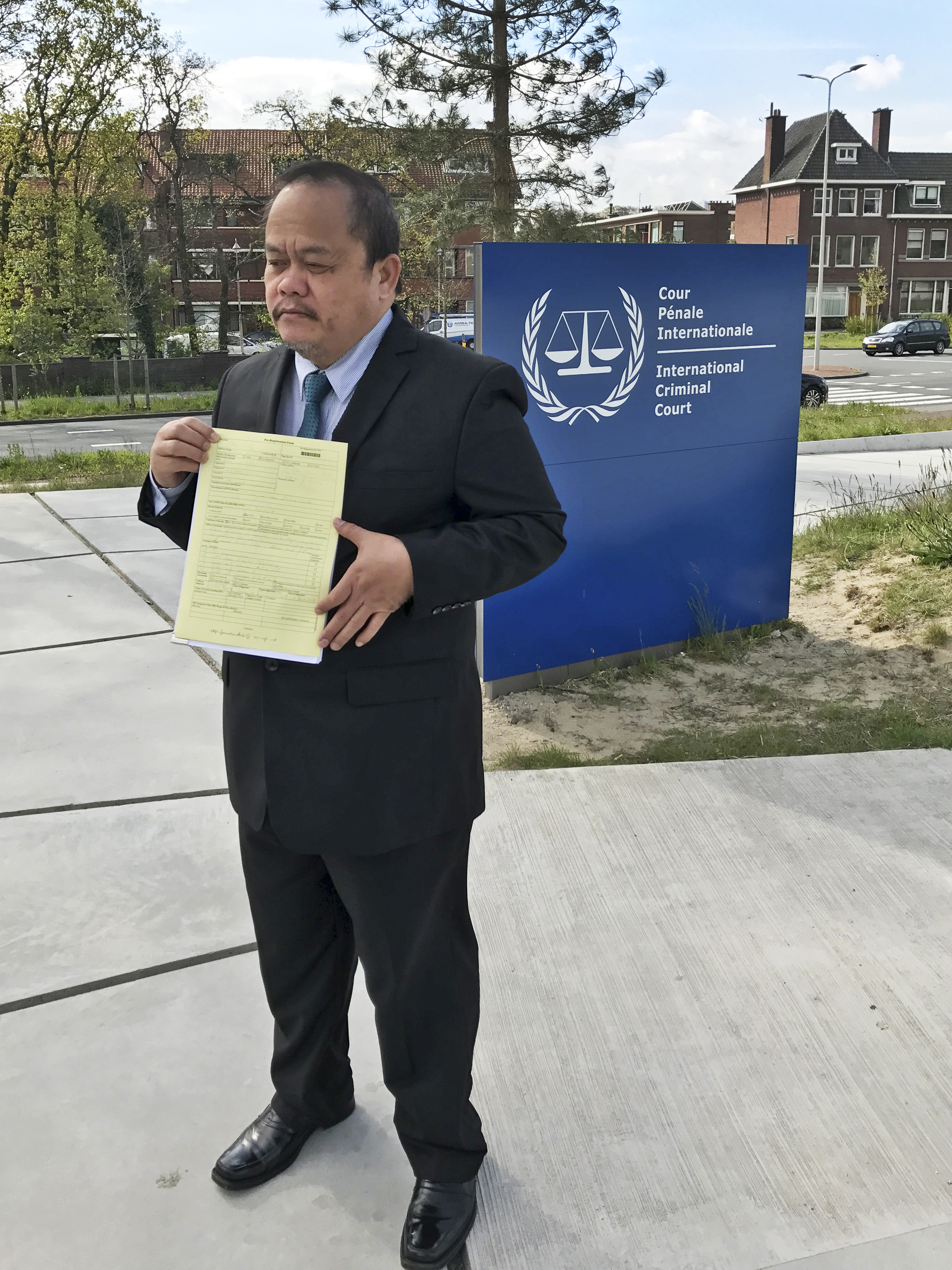 Philippines lawyer alleges President Duterte link to deaths