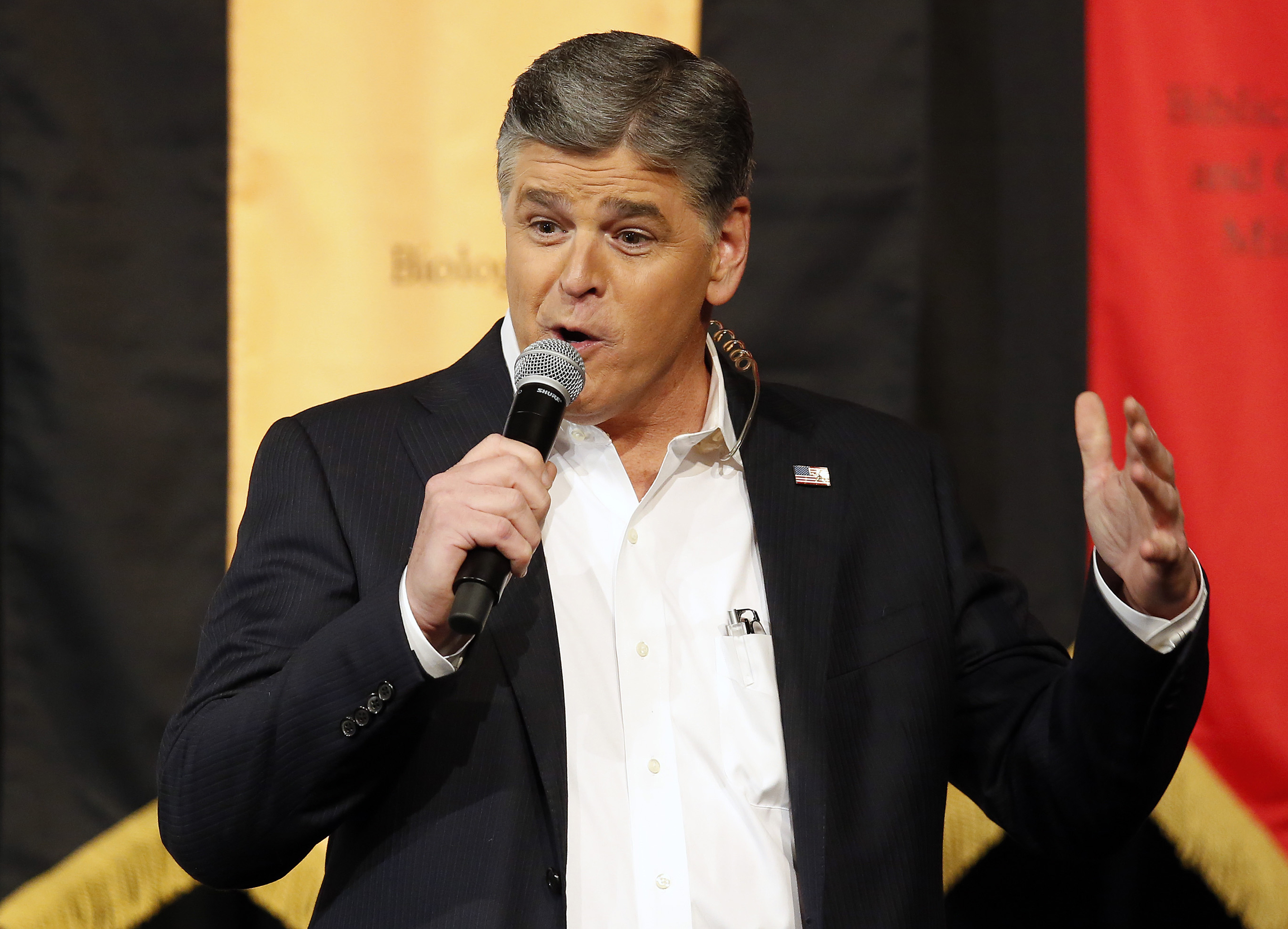 Ex-Fox News guest: Hannity made 'uncomfortable' advances