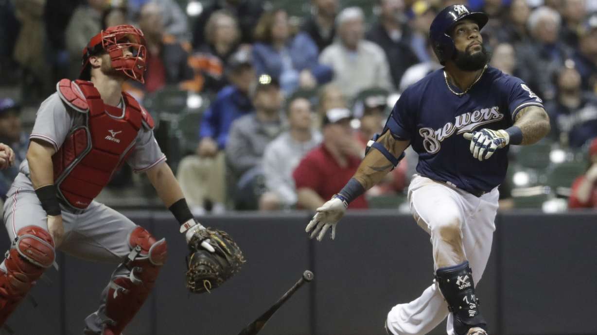 Eric Thames bashes his way into Brewers' record book