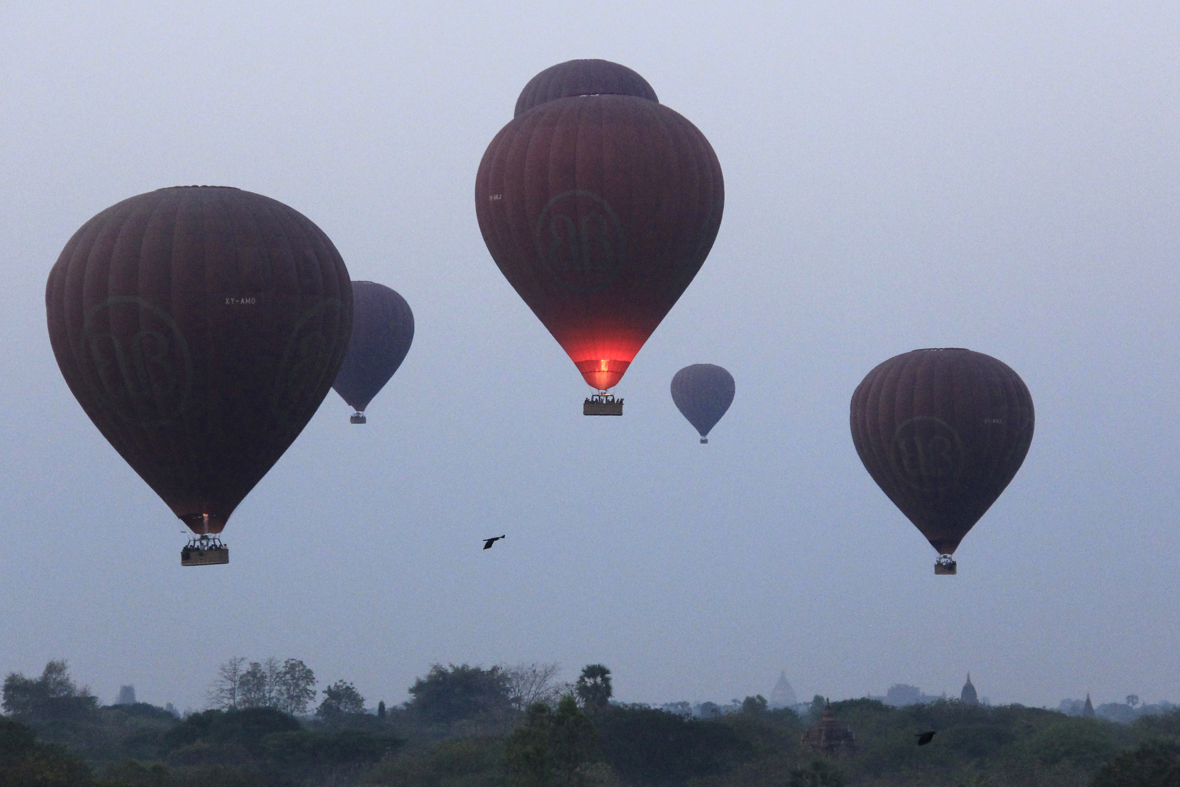 Myanmar bird's eye view: Bagan's Buddhist temples by balloon