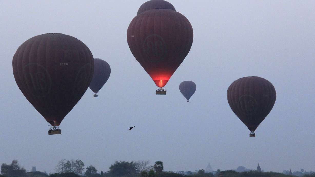 Myanmar bird's eye view: Bagan's Buddhist temples by balloon