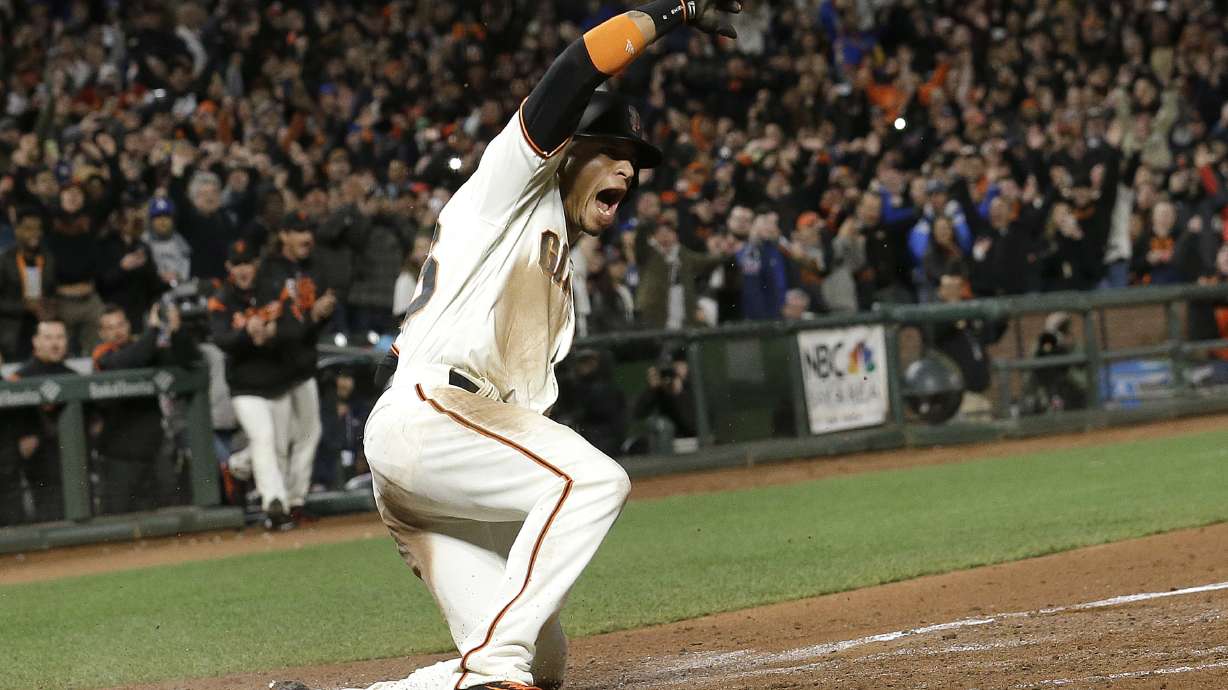 Giants rally from 3 down to stun Dodgers 4-3 in 10 innings