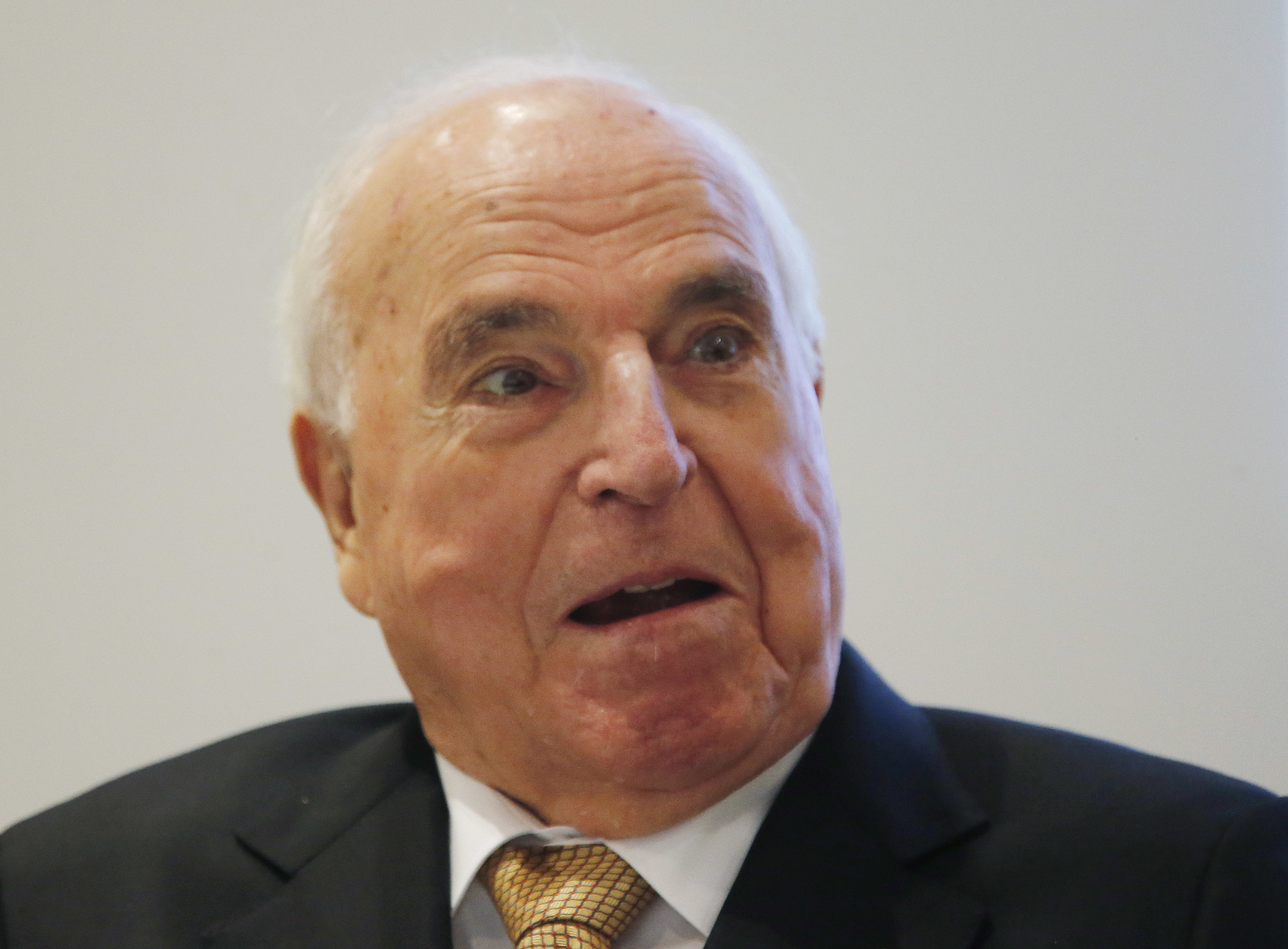 German ex-Chancellor Kohl wins privacy violation lawsuit