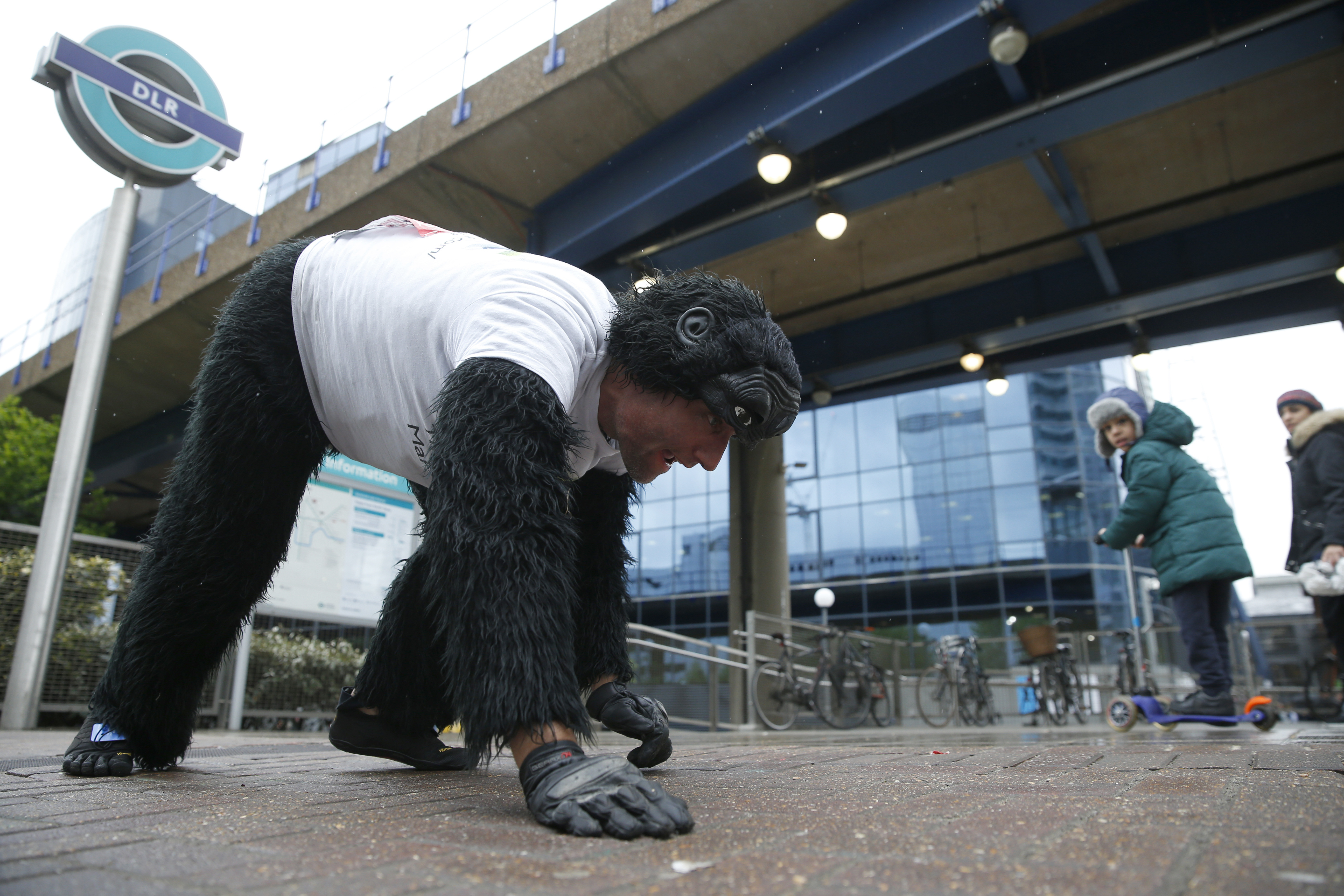 UK man dressed as gorilla crawls through London Marathon