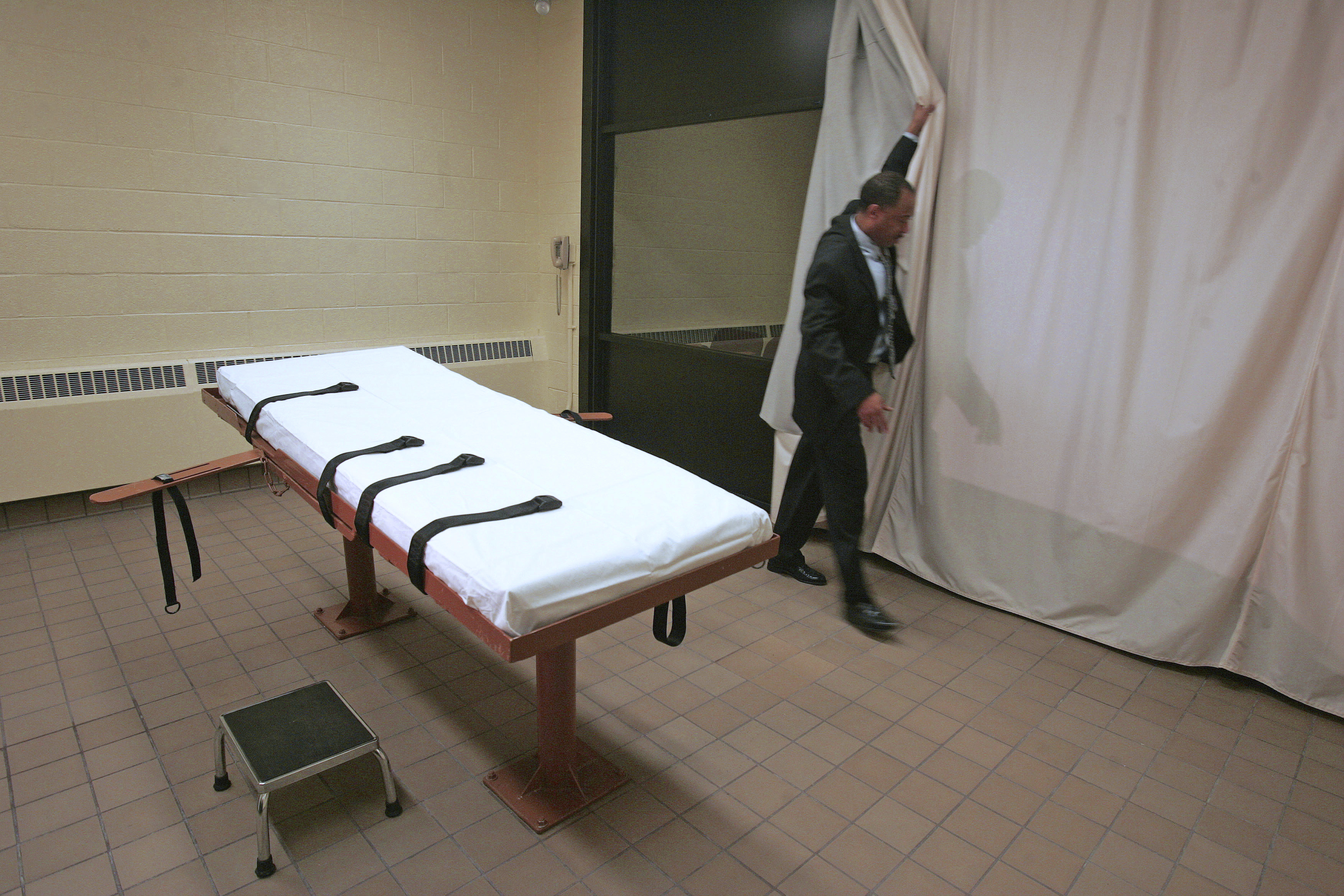 Latest use of sedative keeps death penalty debate alive