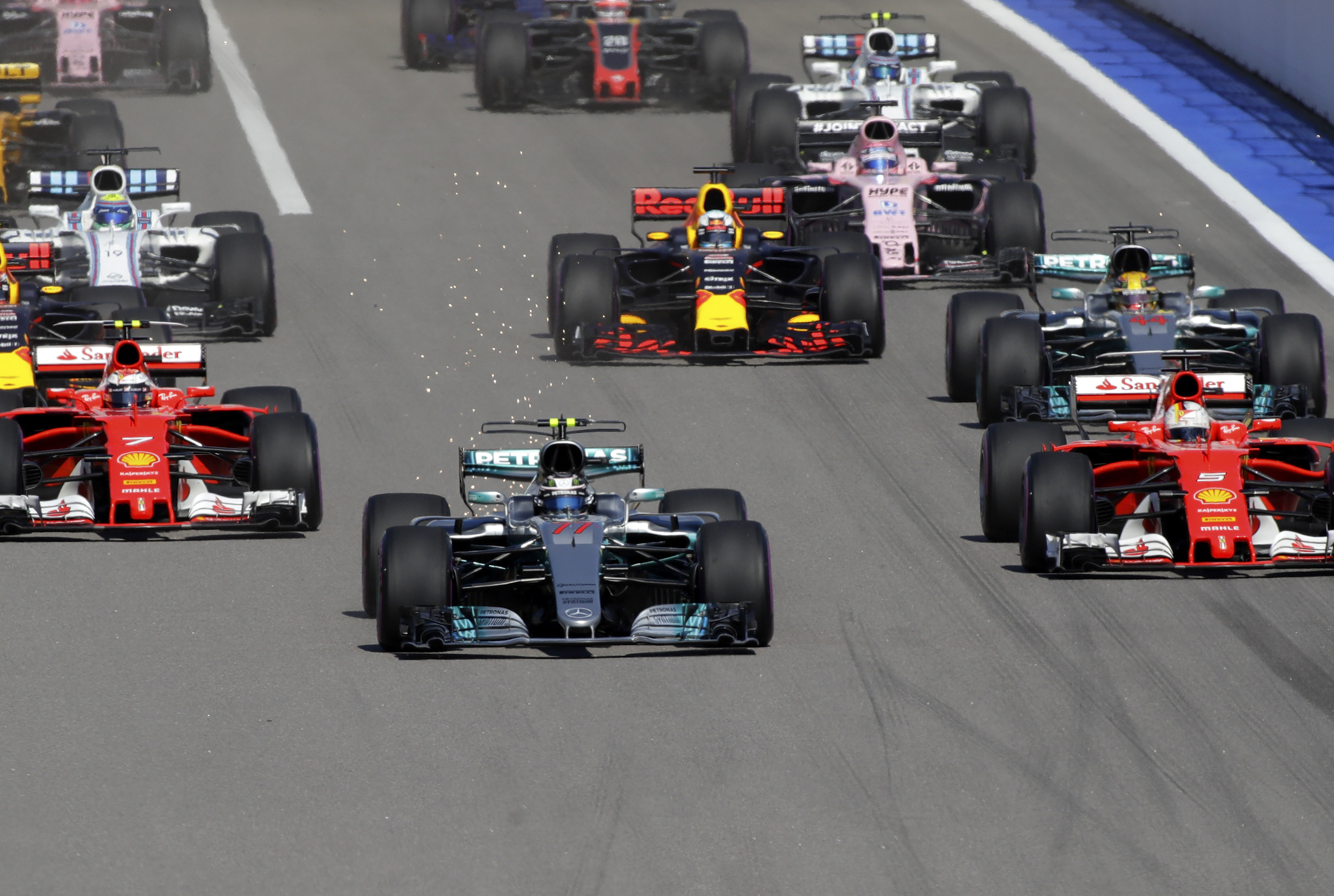 Bottas beats Vettel in Russian GP for 1st F1 win