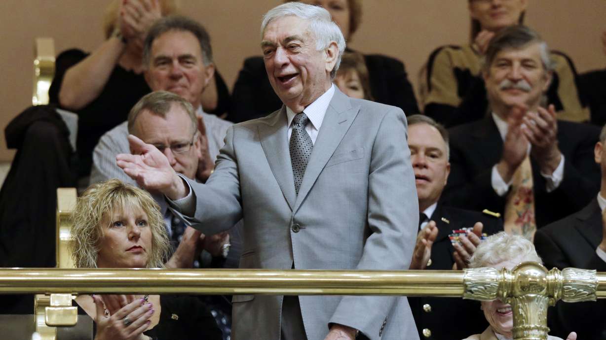Former Washington Gov. Mike Lowry, also a congressman, dies