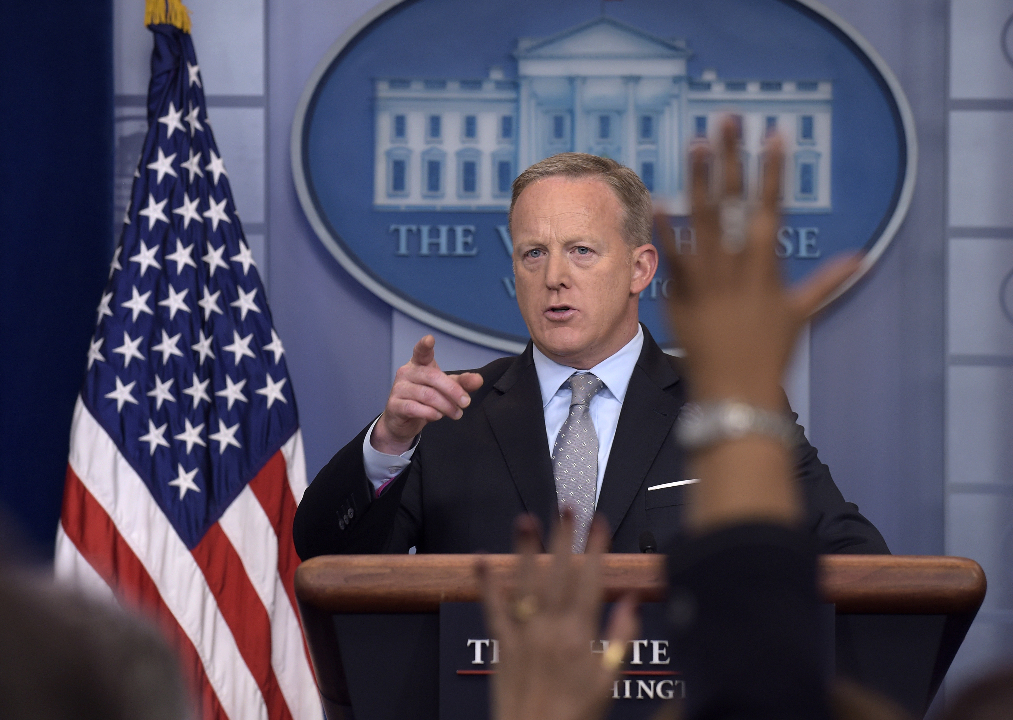 Spicer: White House 'looking into' libel laws