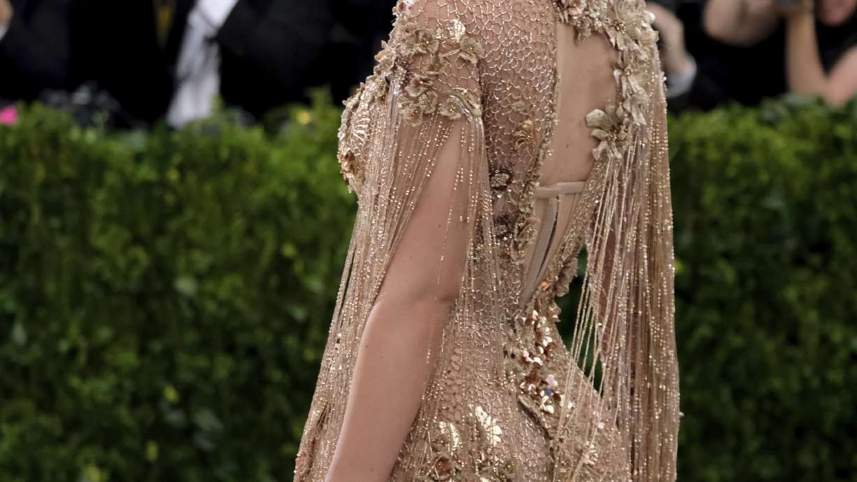 Kylie Jenner snaps star-studded selfie in Met Gala bathroom