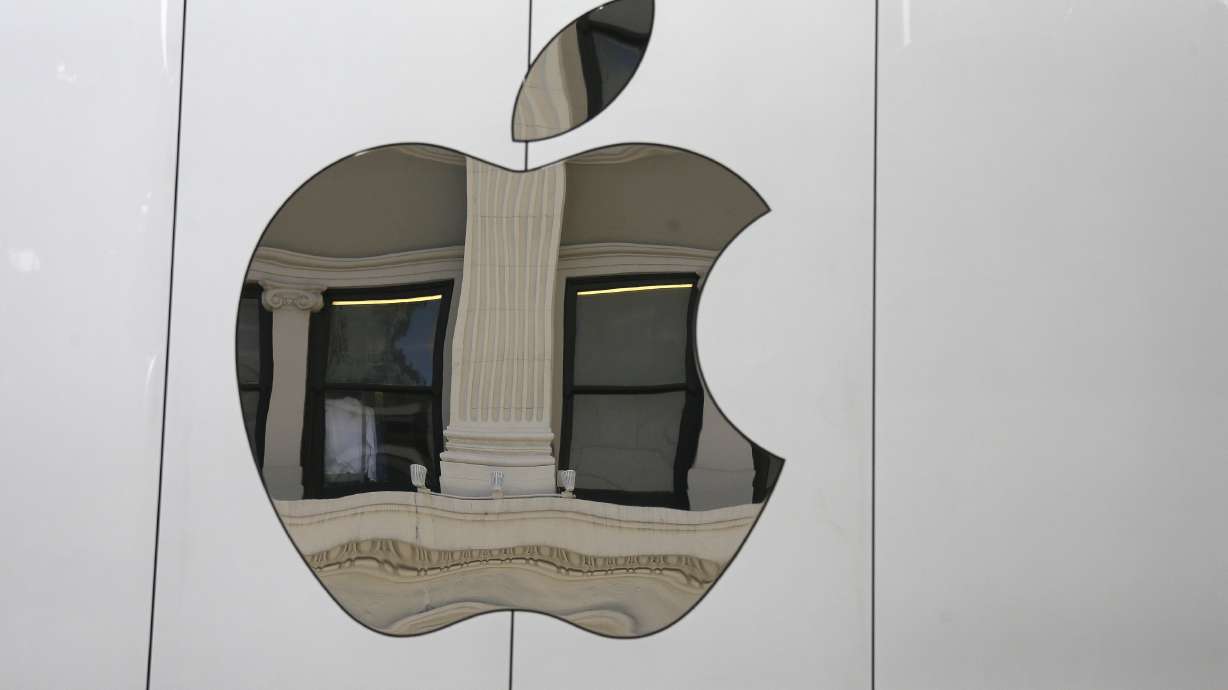 Apple growing cash stash spurs talk of huge acquisition