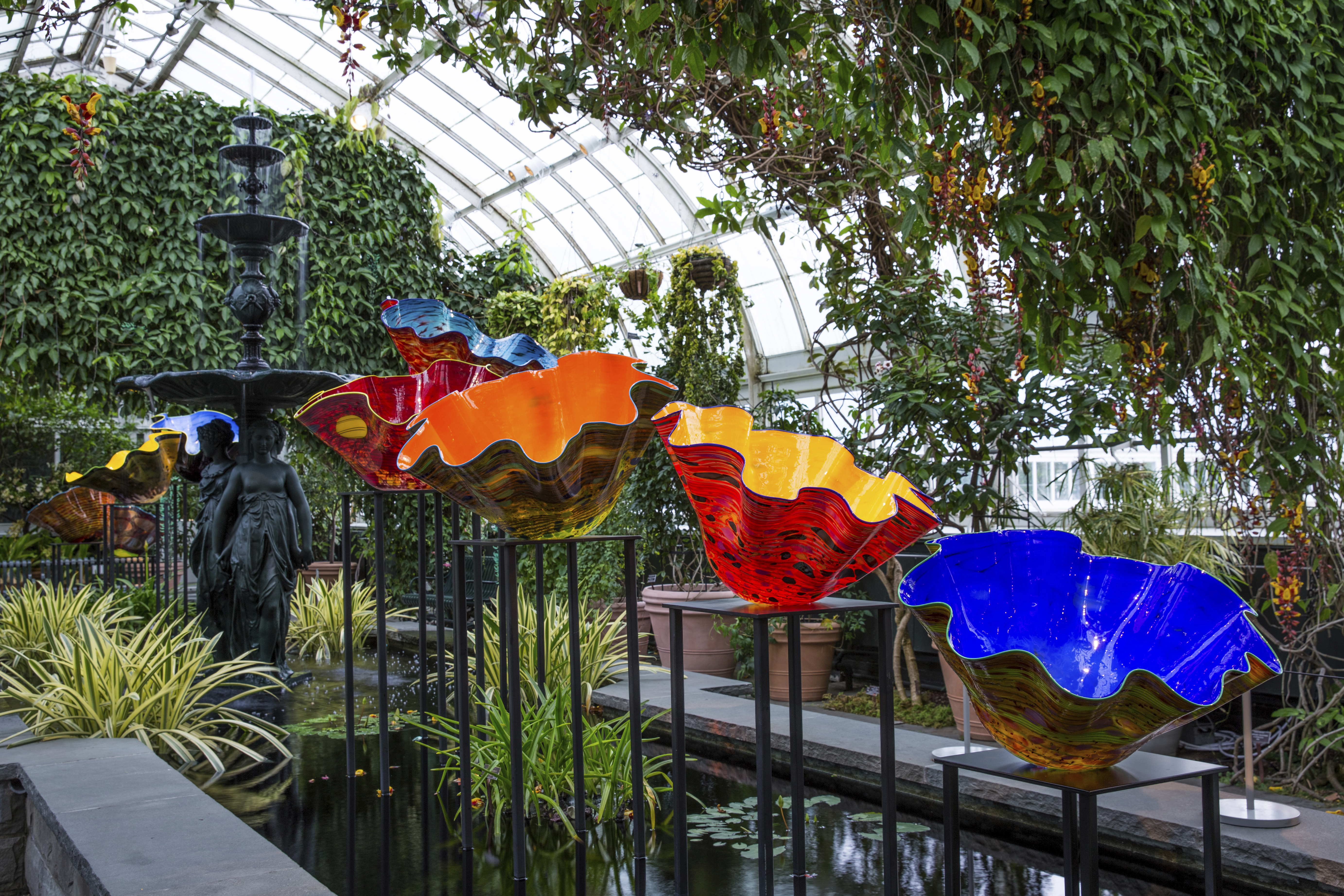 Chihuly glass show features dazzling colors, towering forms