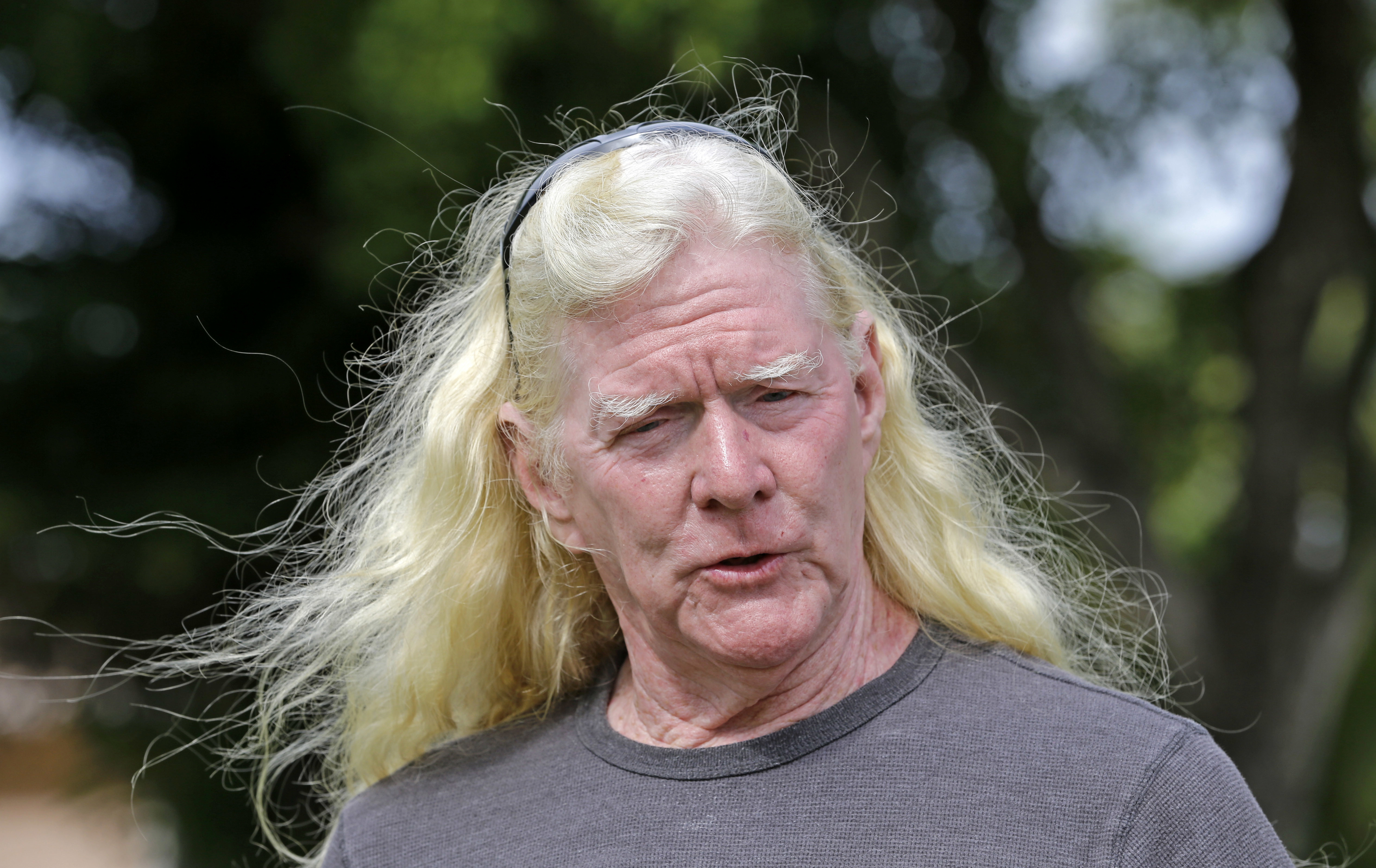 Ex-'cocaine cowboy' pilot, 7 others charged with auto fraud