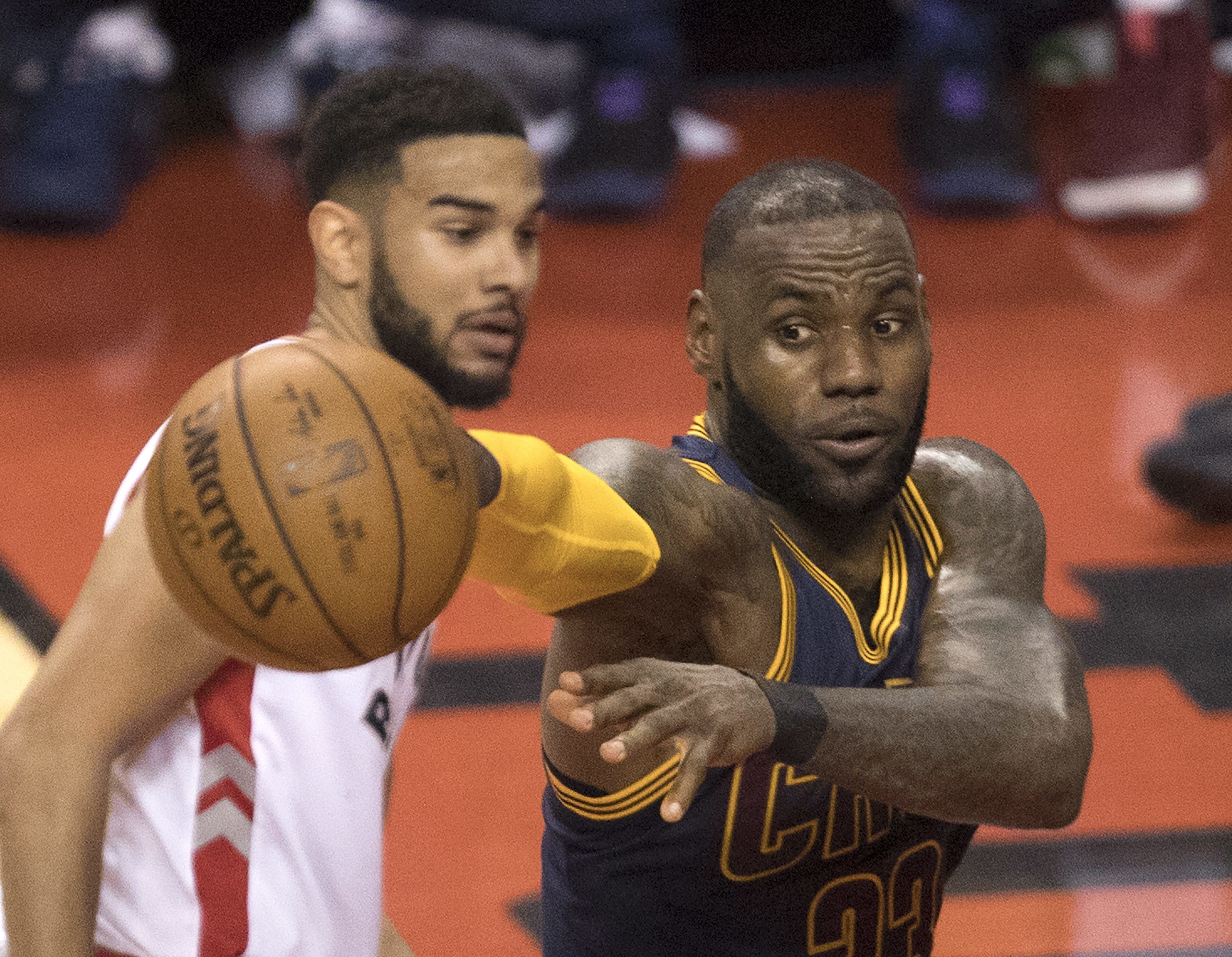 James scores 35, Cavs take 3-0 lead with 115-94 victory