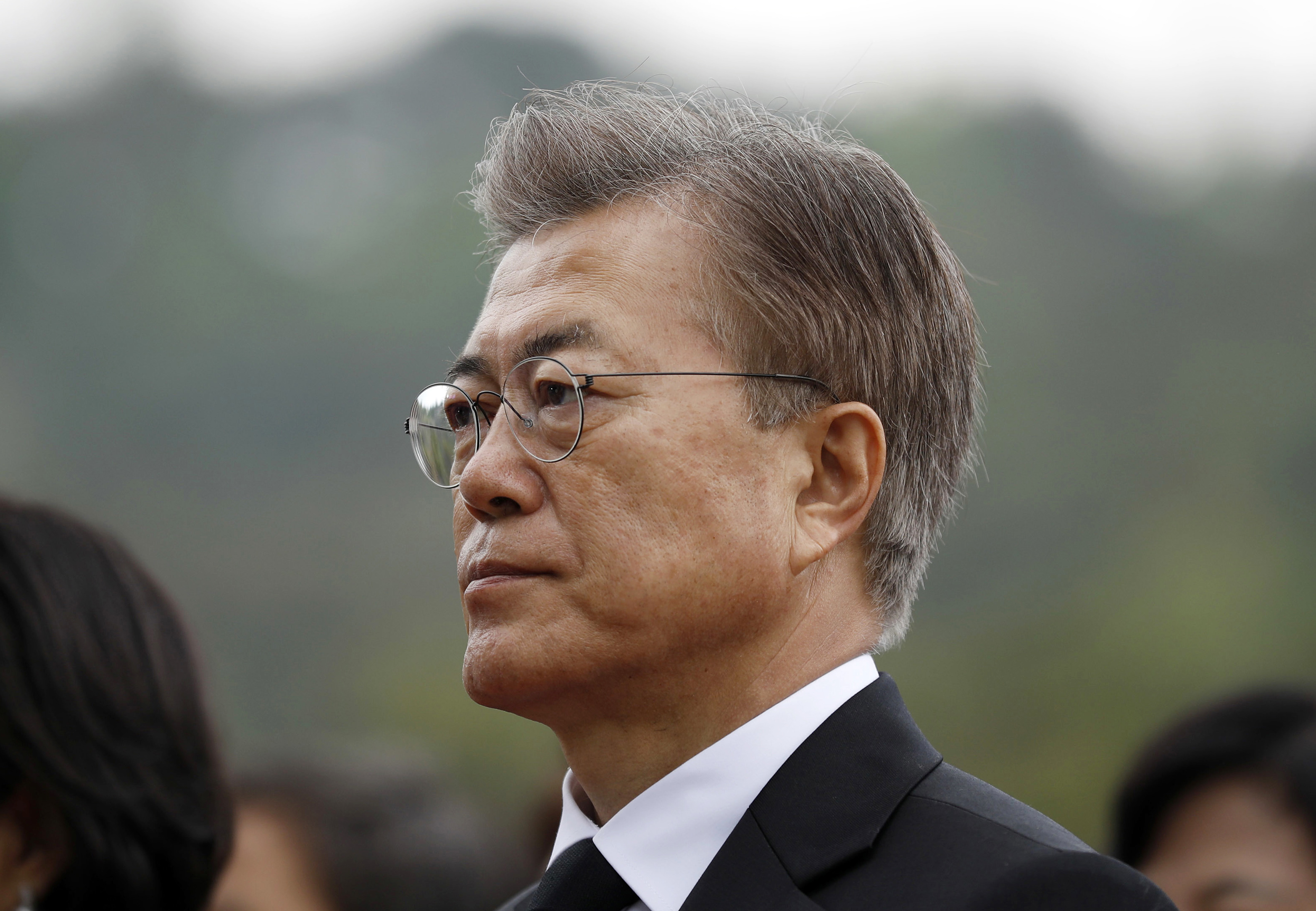 After SKorean leader eyes North trip, Trump offers US invite