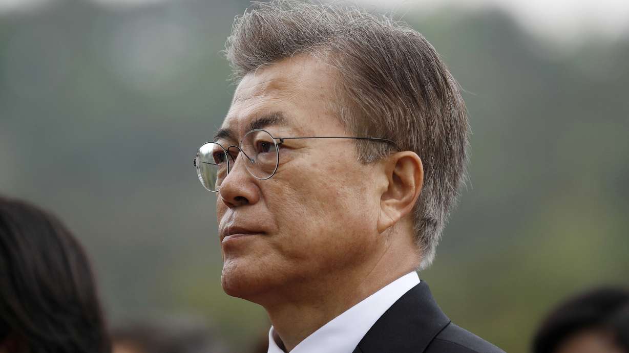 After SKorean leader eyes North trip, Trump offers US invite