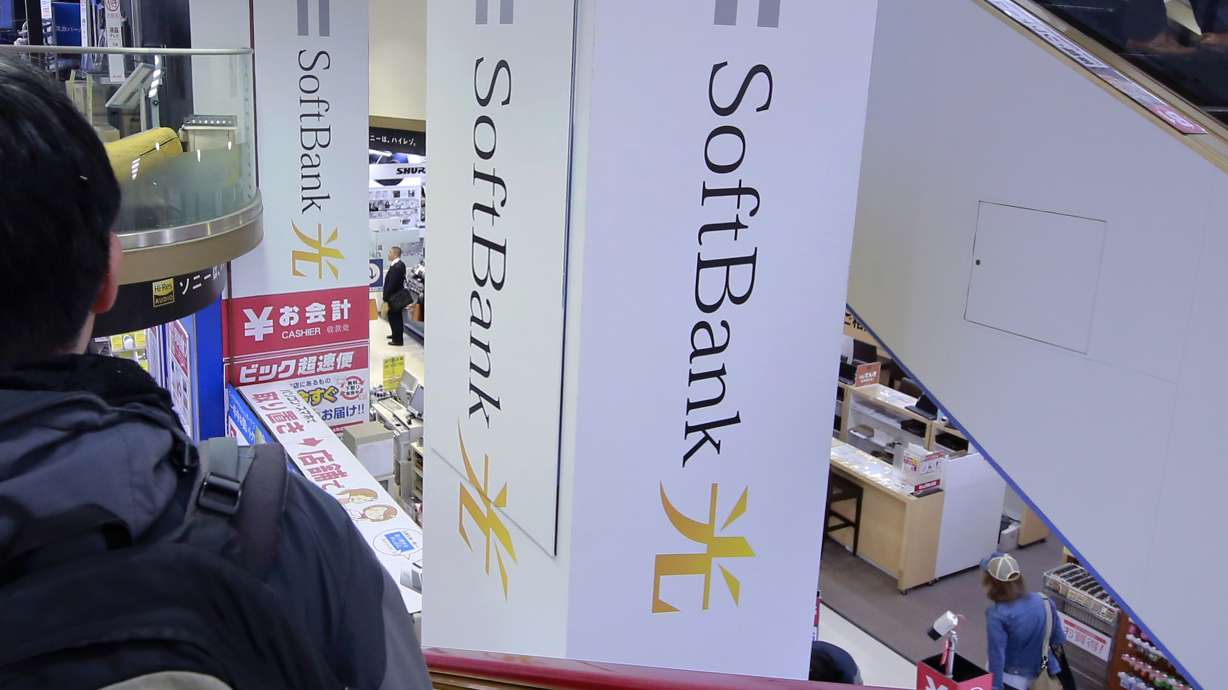 SoftBank's profit zooms on Sprint turnaround, Alibaba