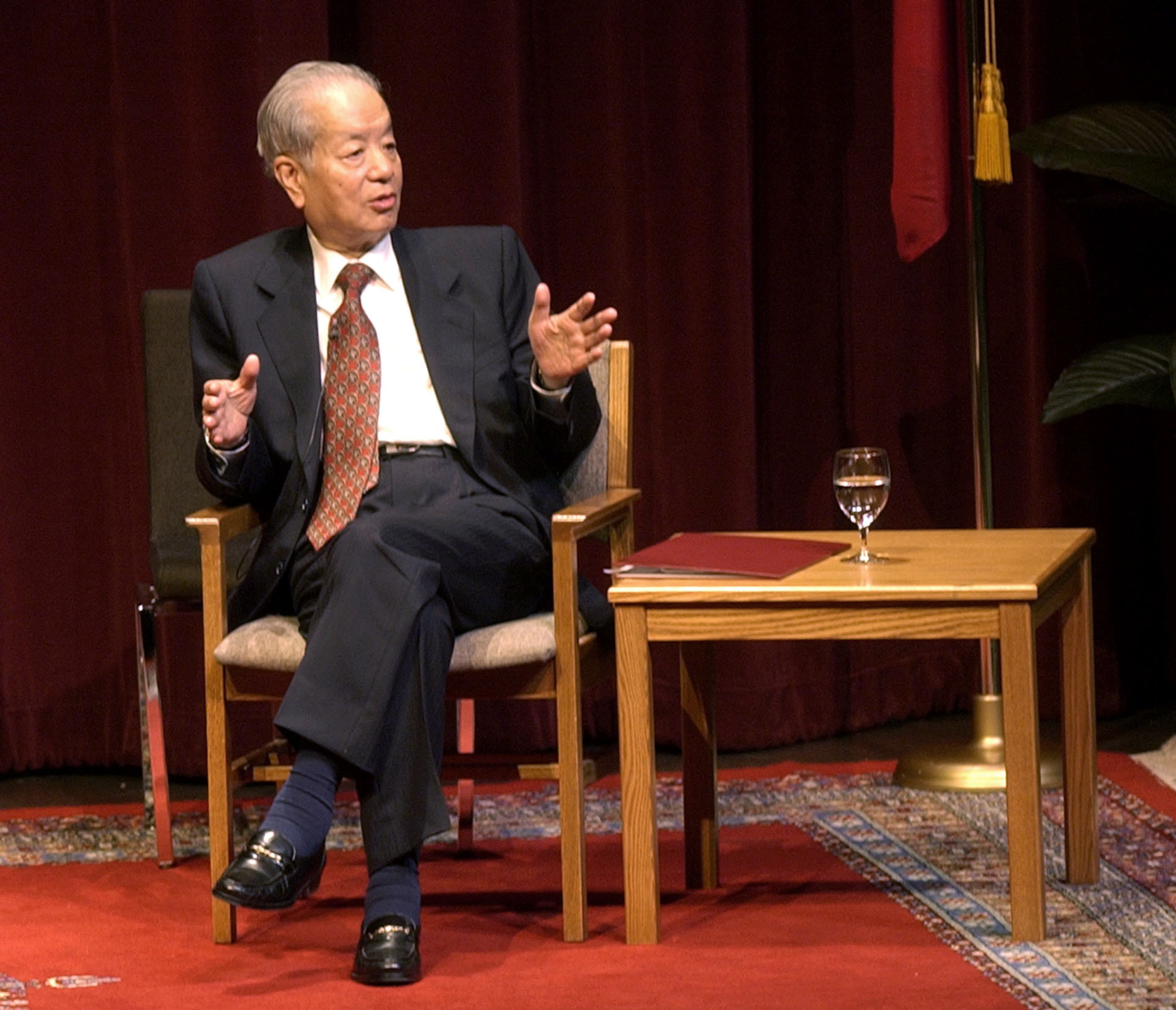 Former Chinese top diplomat Qian Qichen dies at age 90