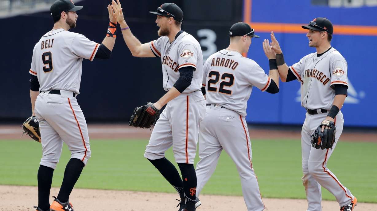 Giants rally in 9th, hold off Mets 6-5 to stop 5-game slide