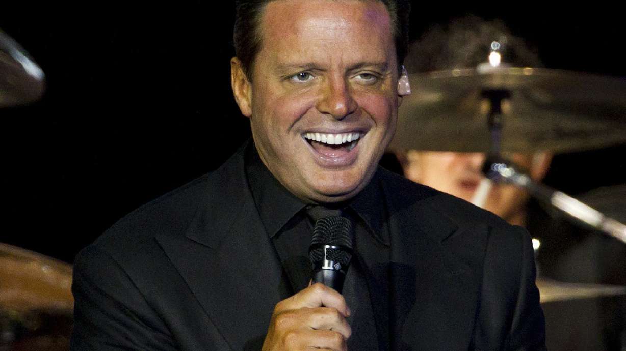 Luis Miguel settles lawsuit that prompted his arrest